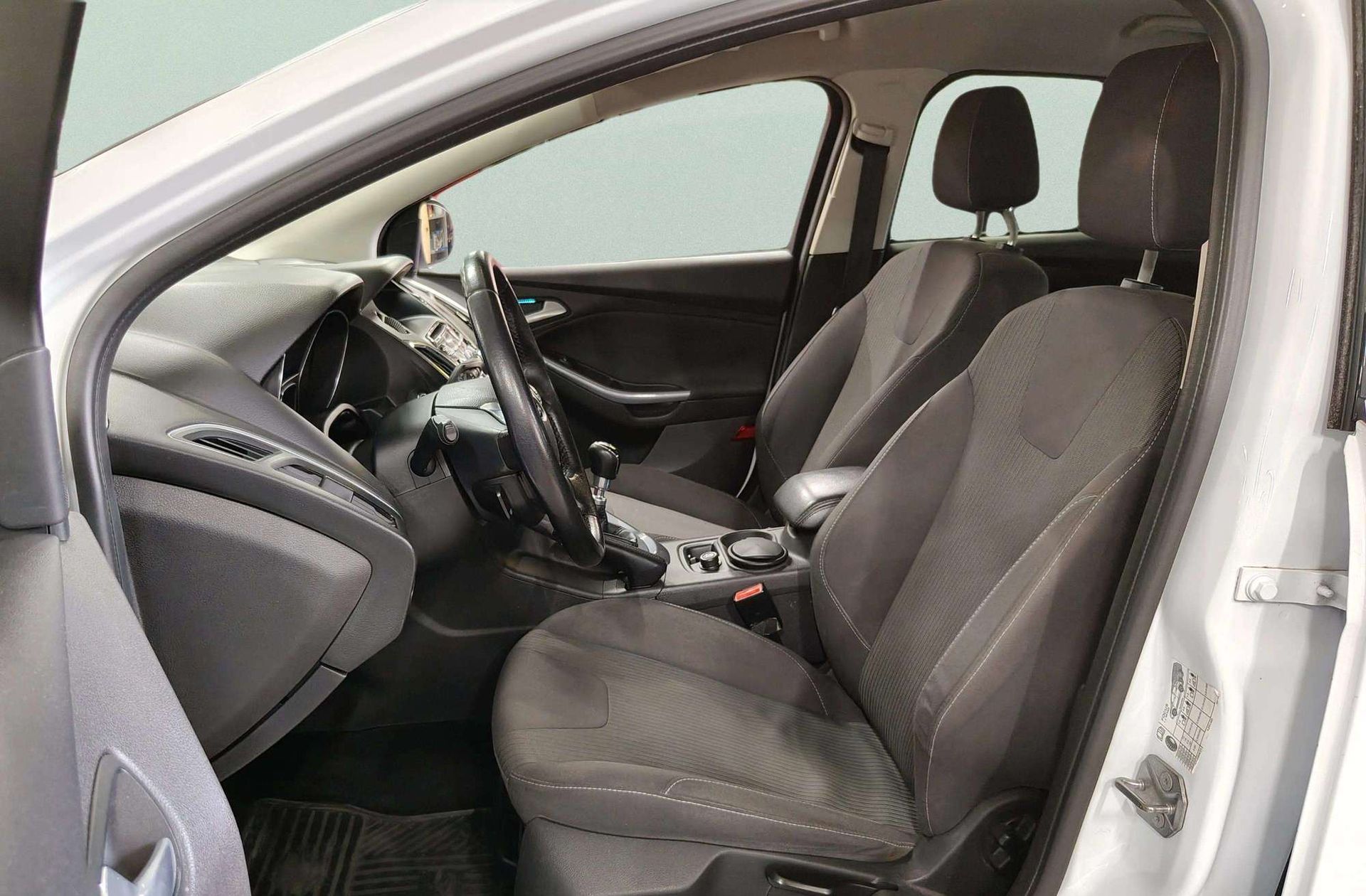 Ford Focus 1.0 EcoBoost Titanium - foto 12