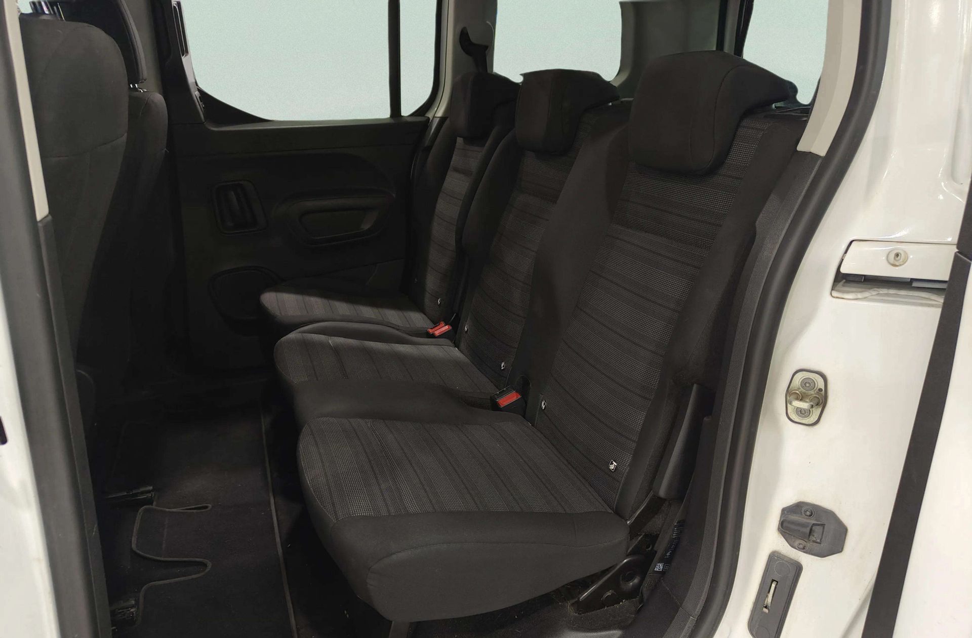 Opel Combo 1.2 Turbo Selective L - foto 11