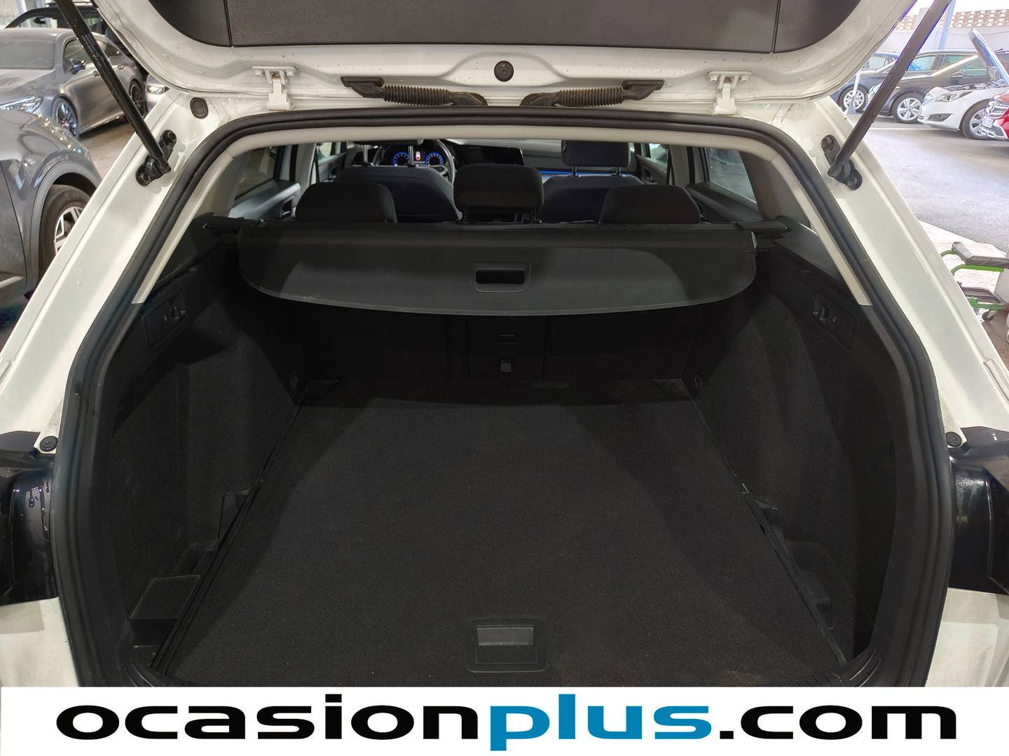 Fotos maletero Volkswagen Golf Volkswagen Golf Variant Variant Life 1.5 eTSI (150 CV) DSG