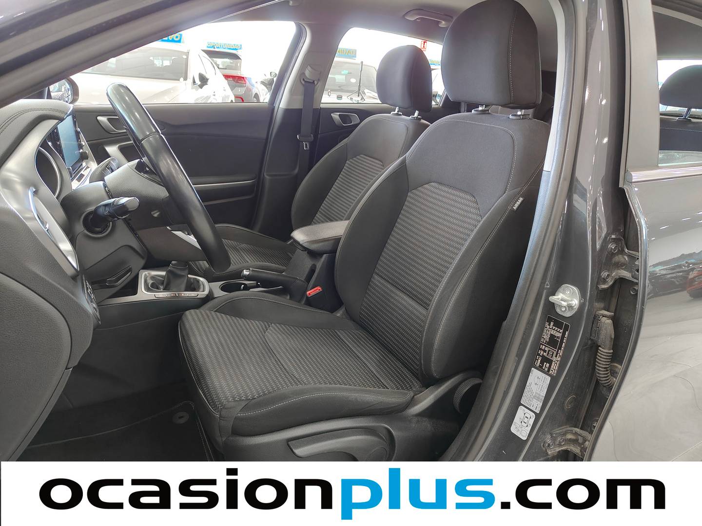 Foto asientos delanteros KIA Ceed KIA Ceed 1.6 MHEV iMT Drive (136 CV)