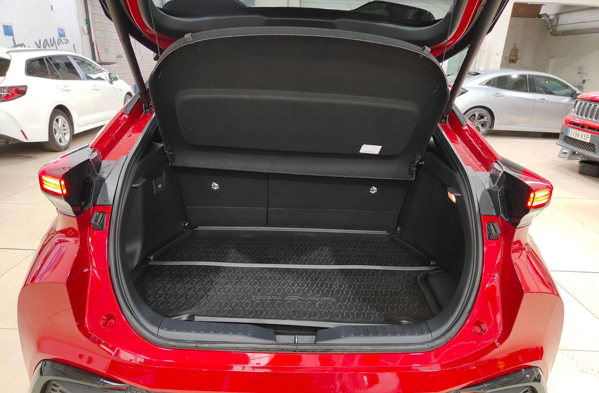 Toyota C-HR 220PH GR Sport - foto 17