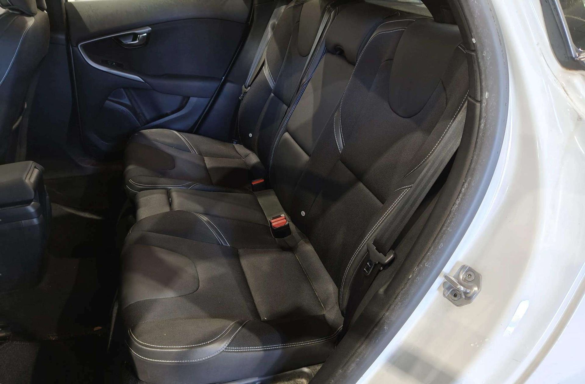 Volvo V40 D3 Momentum - foto 9