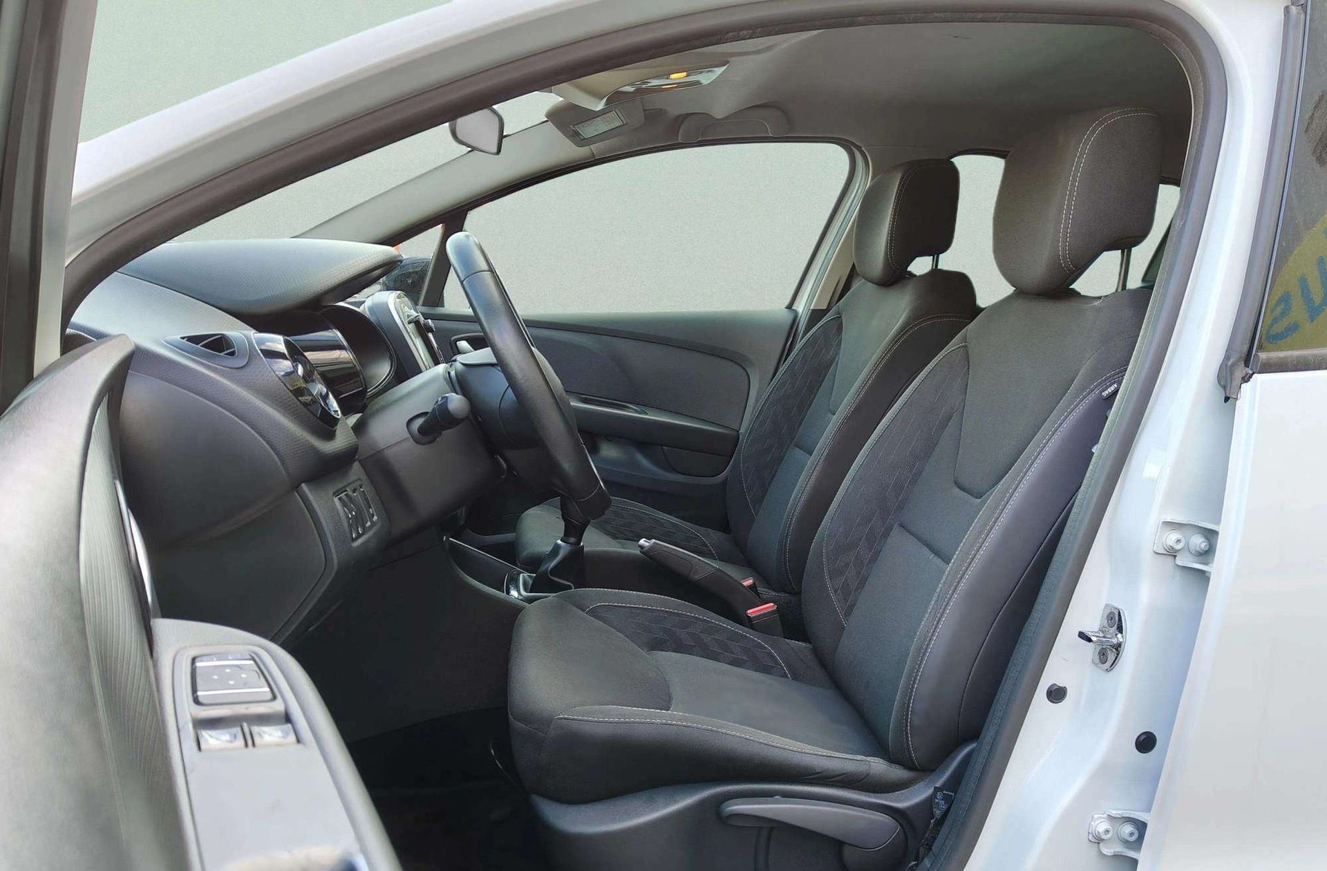 Renault Clio Limited TCe - foto 12