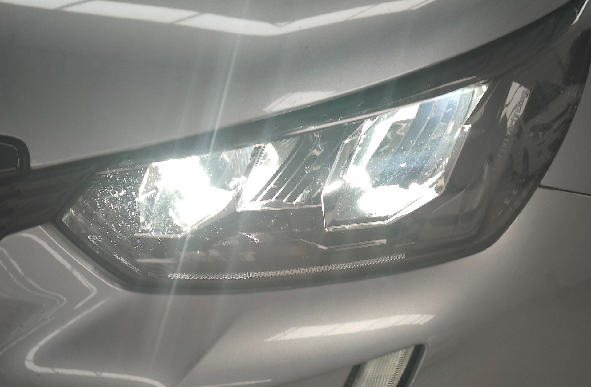 Peugeot 2008 BlueHDi 100 Active - foto 13