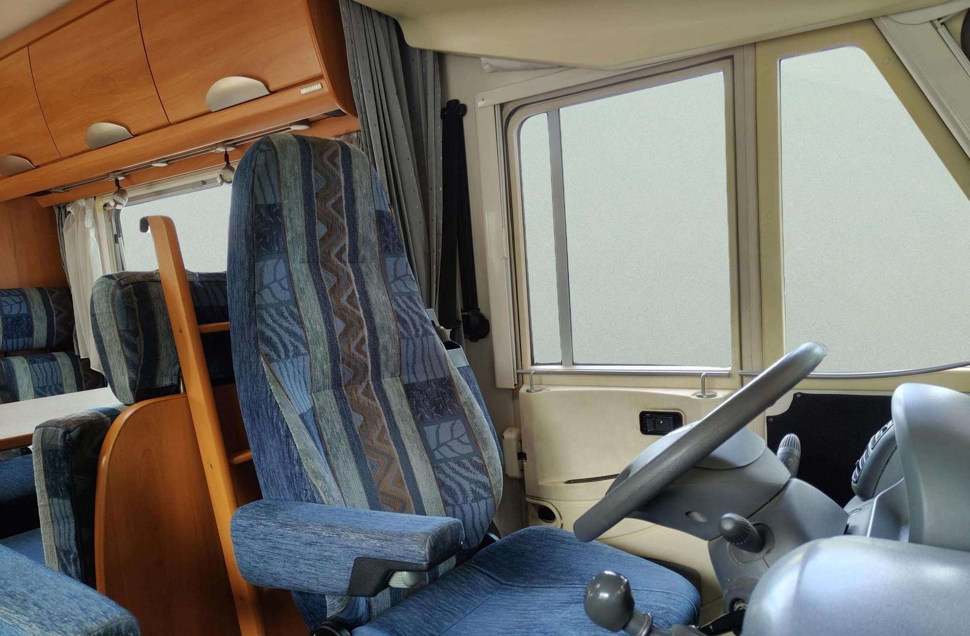 Hymer B 694 2.8D 4 plazas - foto 38
