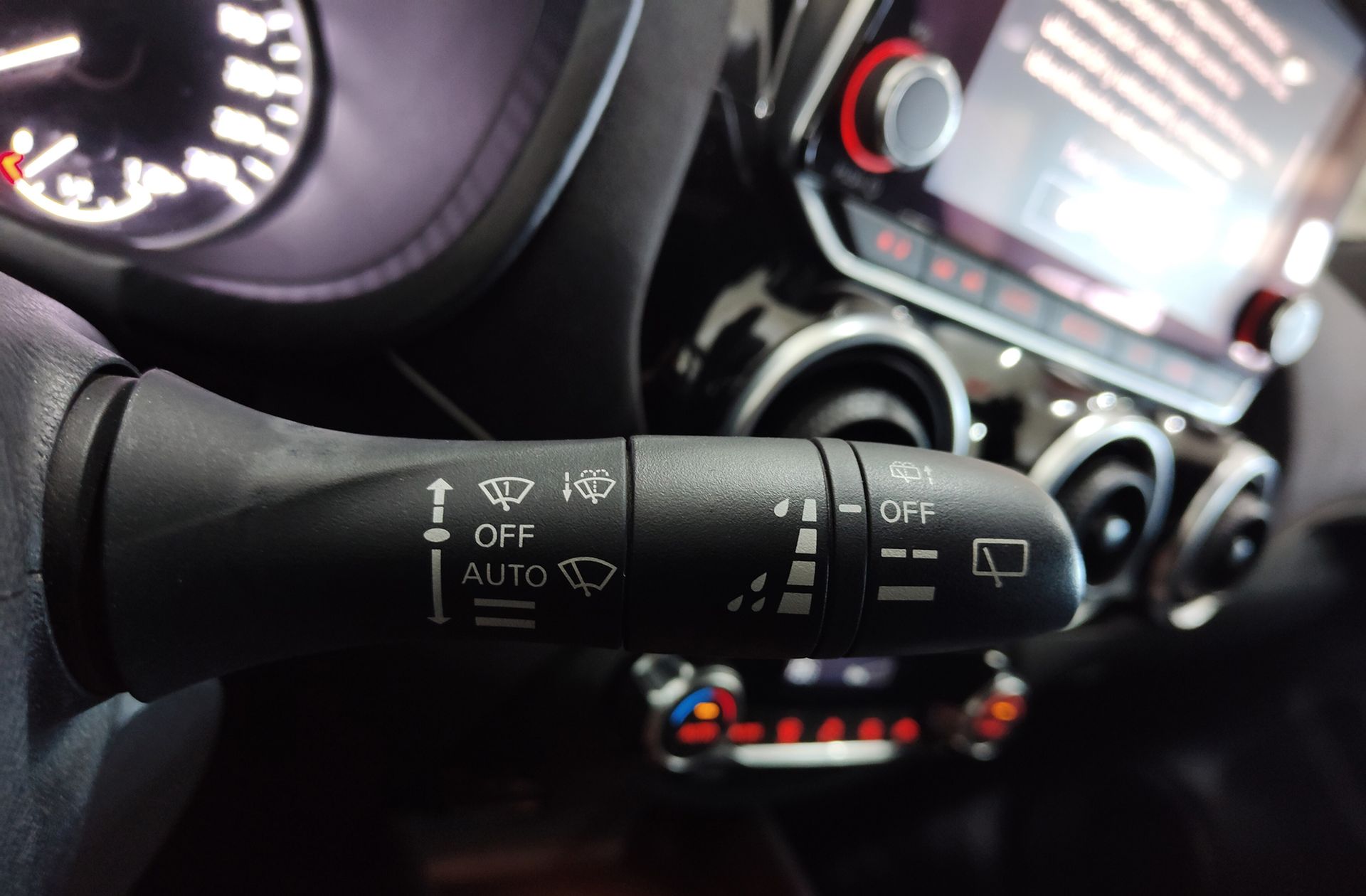 Nissan Juke 1.0 DIG-T N-Design Active DCT - foto 27