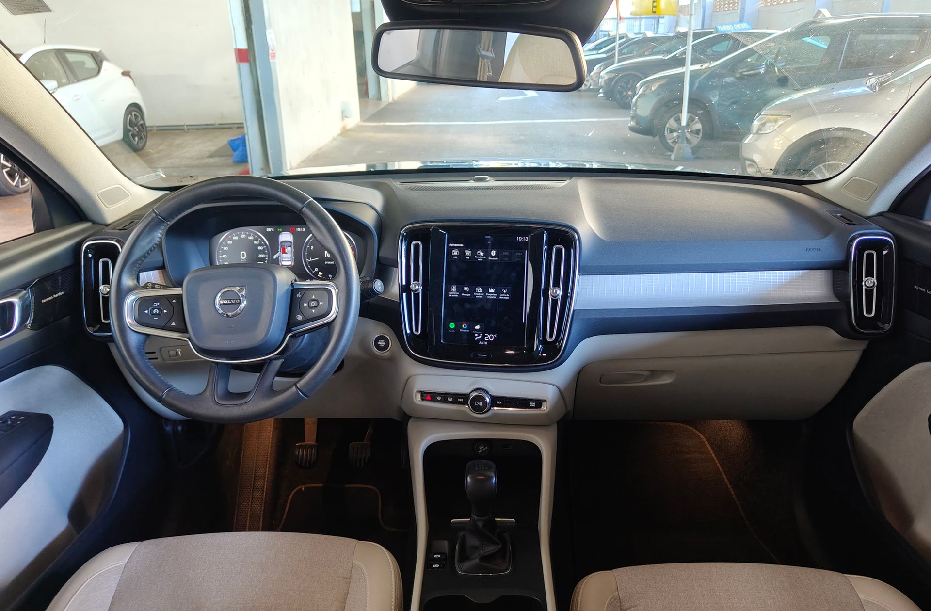 Volvo XC40 T3 Momentum - foto 6