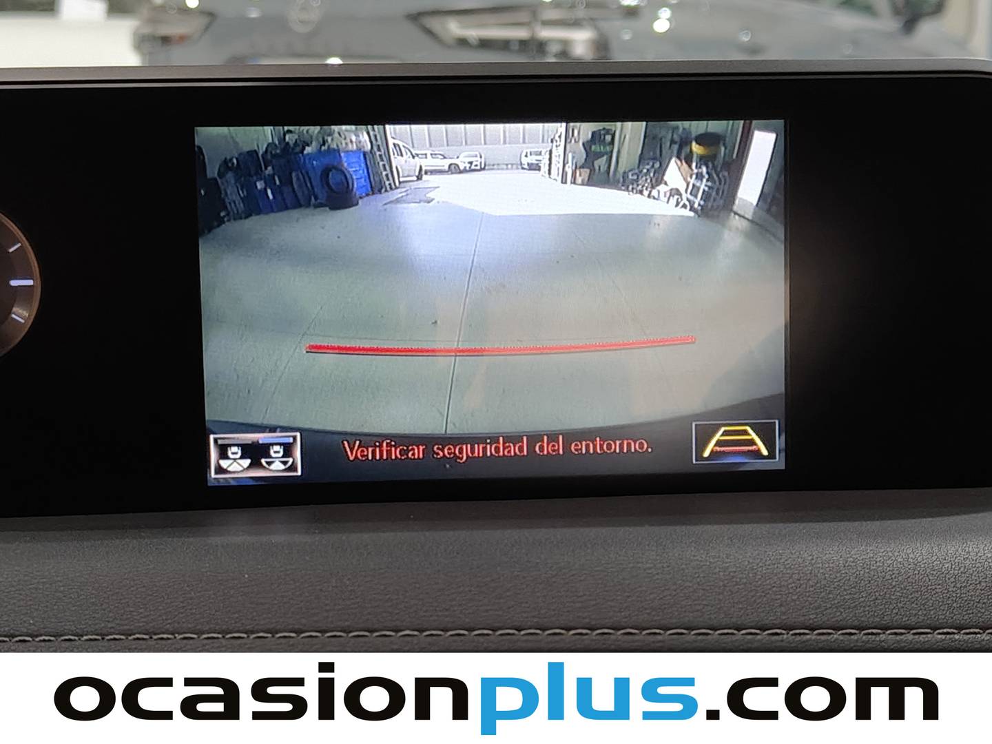 Equipamiento del Lexus UX Lexus UX 250h Business Navigation 2WD (184 CV)