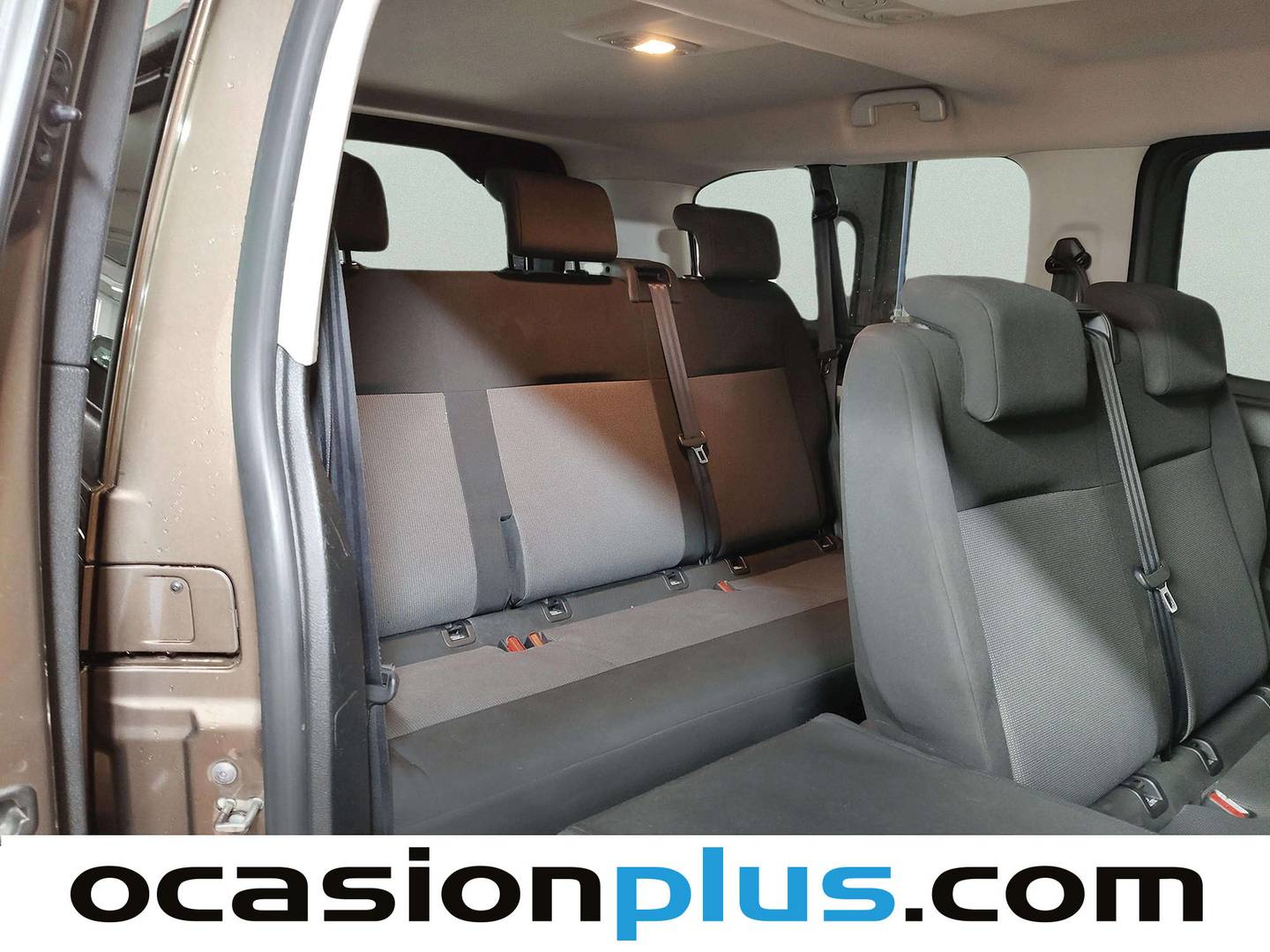Extras y acabados del Peugeot Traveller Peugeot Traveller 2.0 BlueHDi Business Long EAT8 (180 CV) 9 Plazas