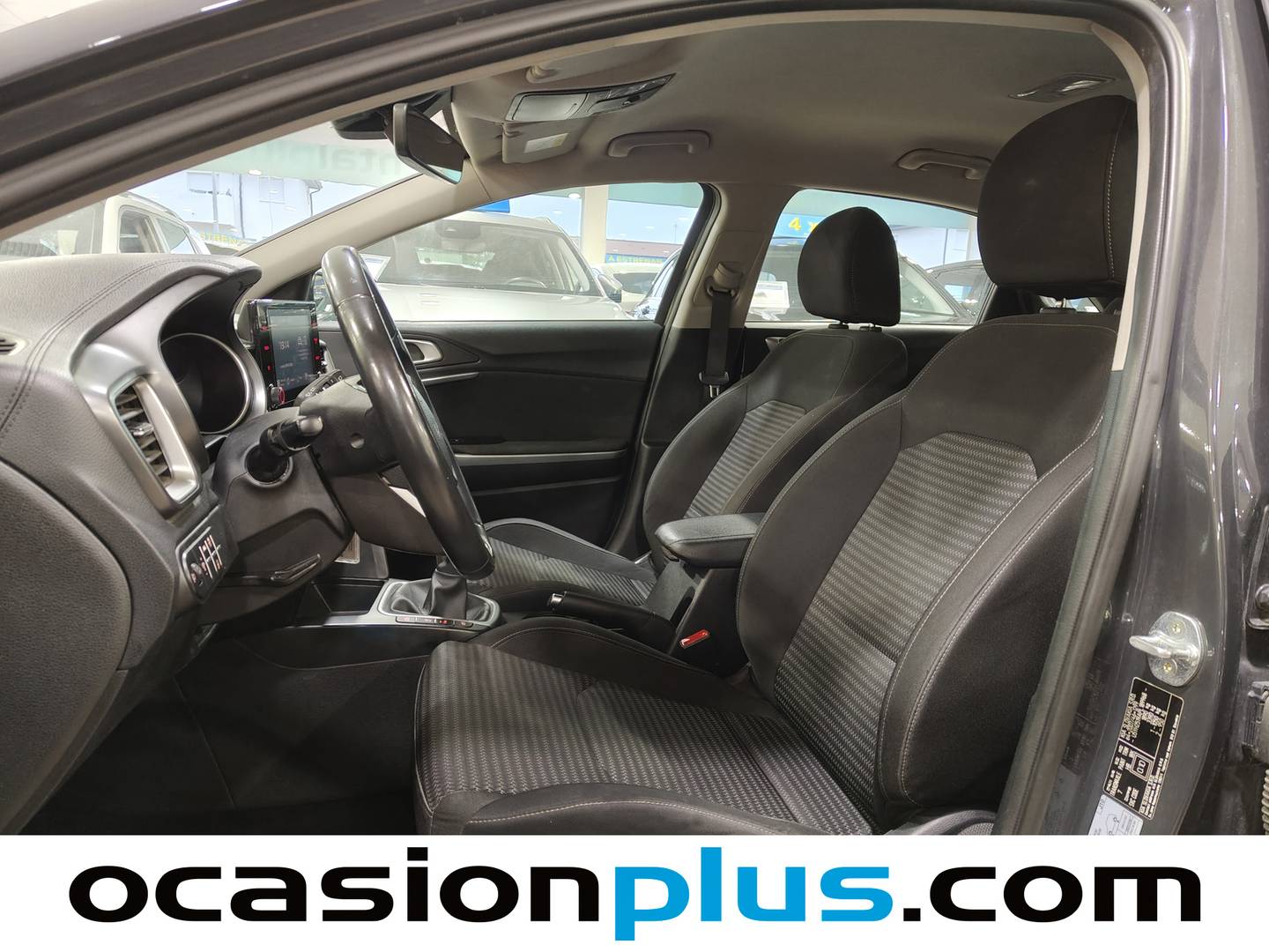 Foto asientos delanteros KIA Ceed KIA Ceed 1.6 MHEV iMT Drive (136 CV)
