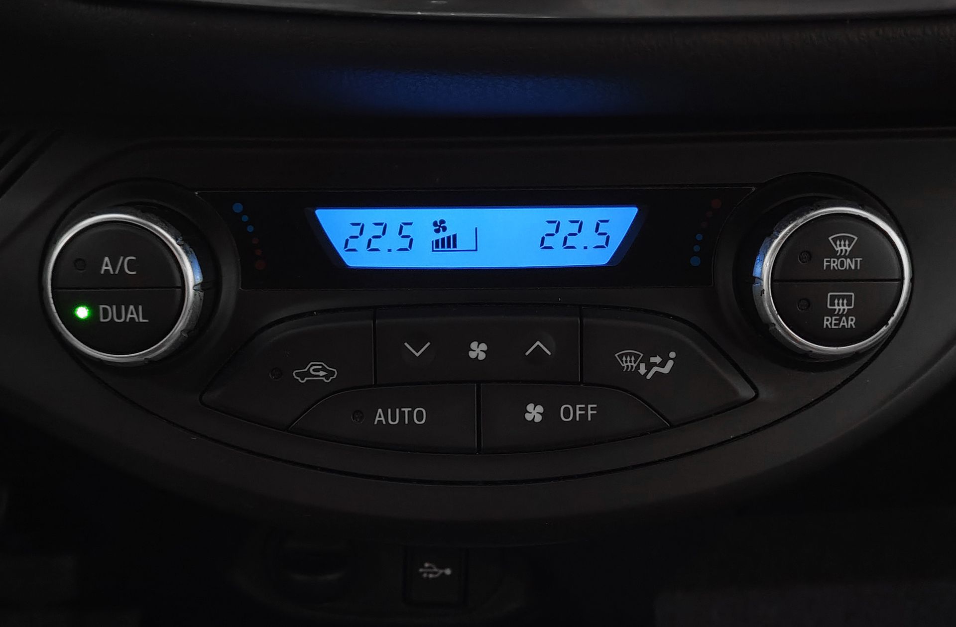 Toyota Yaris 1.5 Hybrid Feel - foto 33
