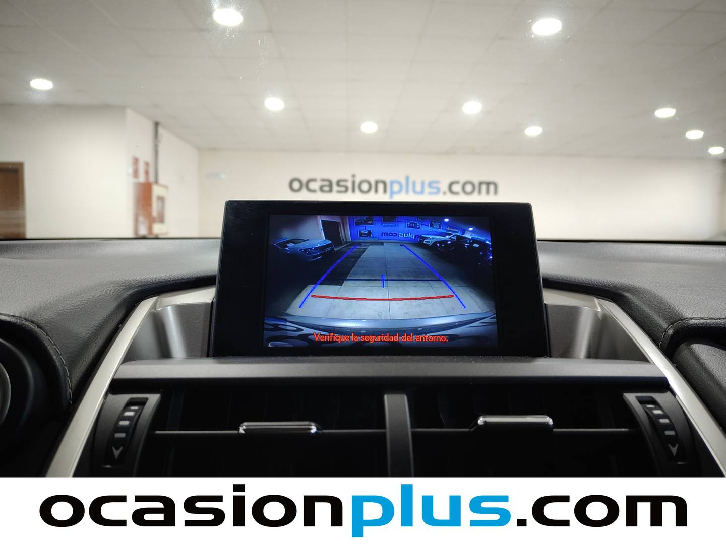 Foto Lexus NX Lexus NX 300h Business Navigation 2WD (197 CV)