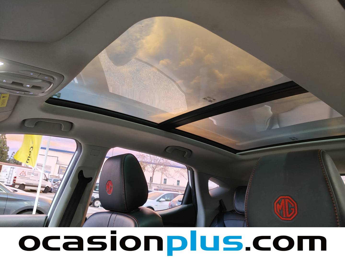 Extras y acabados del MG ZS MG ZS 1.0T Luxury (111 CV)