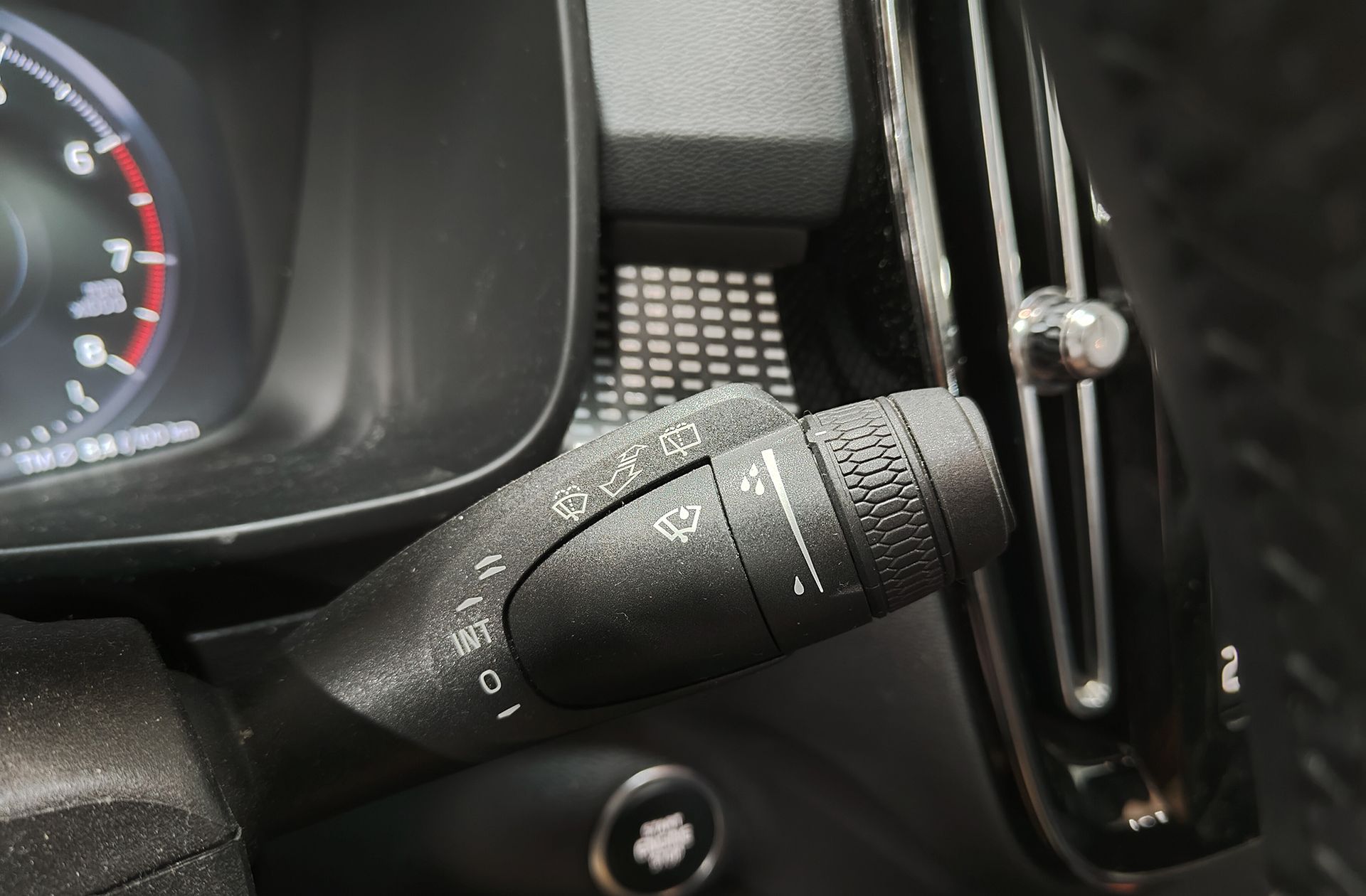 Volvo XC40 T2 R-Design - foto 35