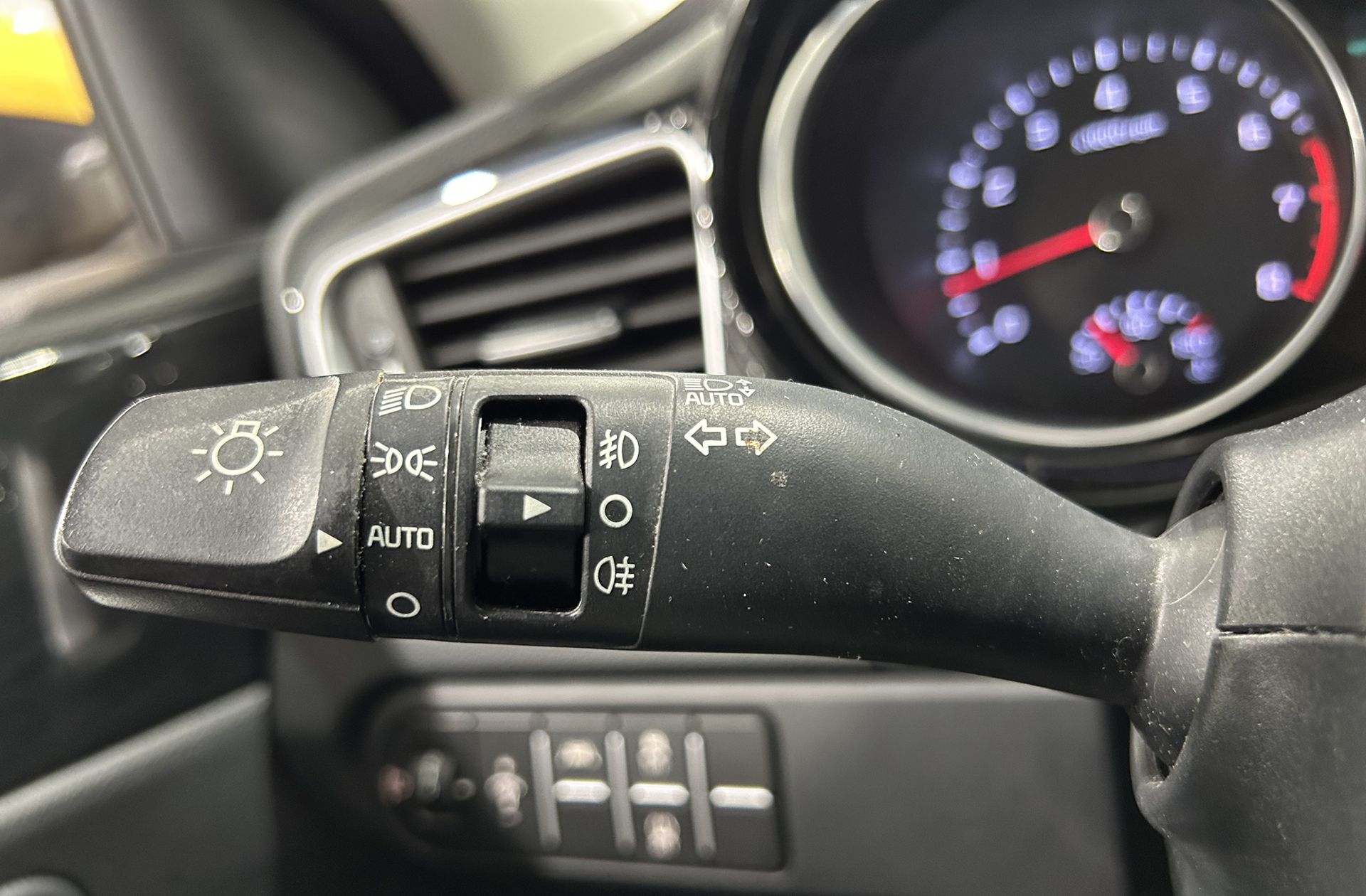 Kia XCeed 1.5 MHEV iMT Tech - foto 23