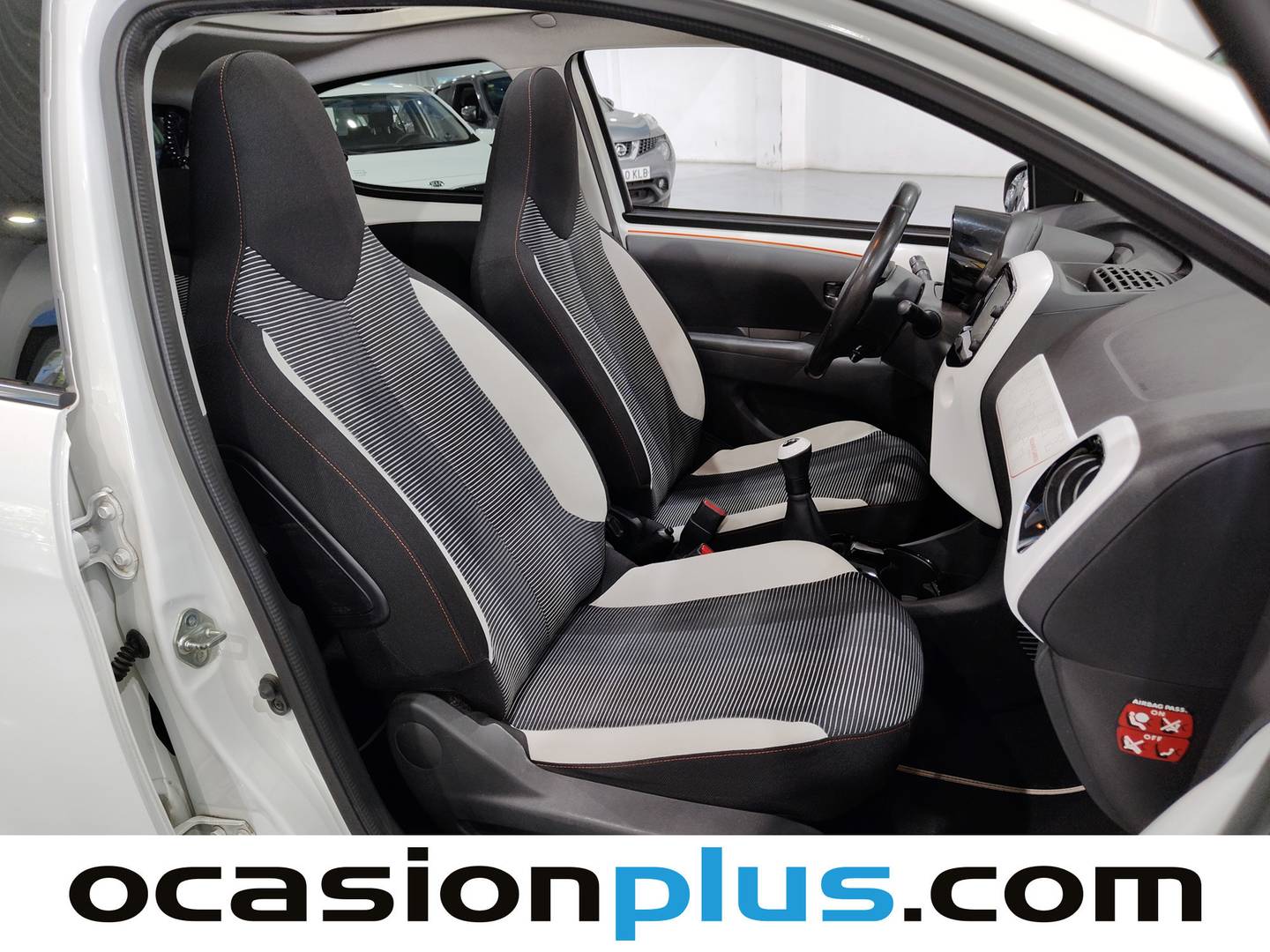 Peugeot 108 Peugeot 108 1.2 PureTech Roland Garros TOP! (82 CV) gasolina