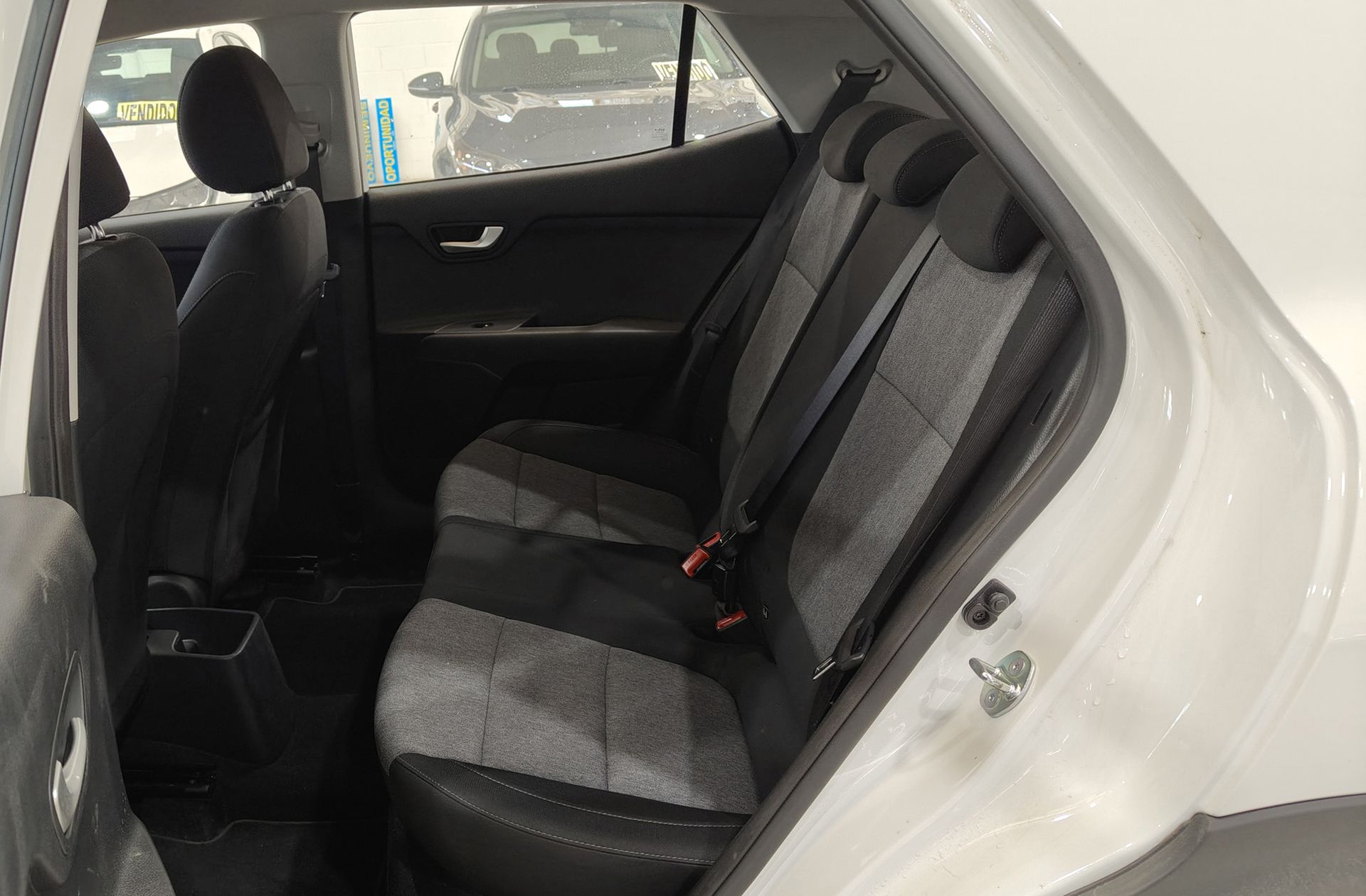 Kia Stonic 1.0 T-GDi MHEV Concept - foto 12