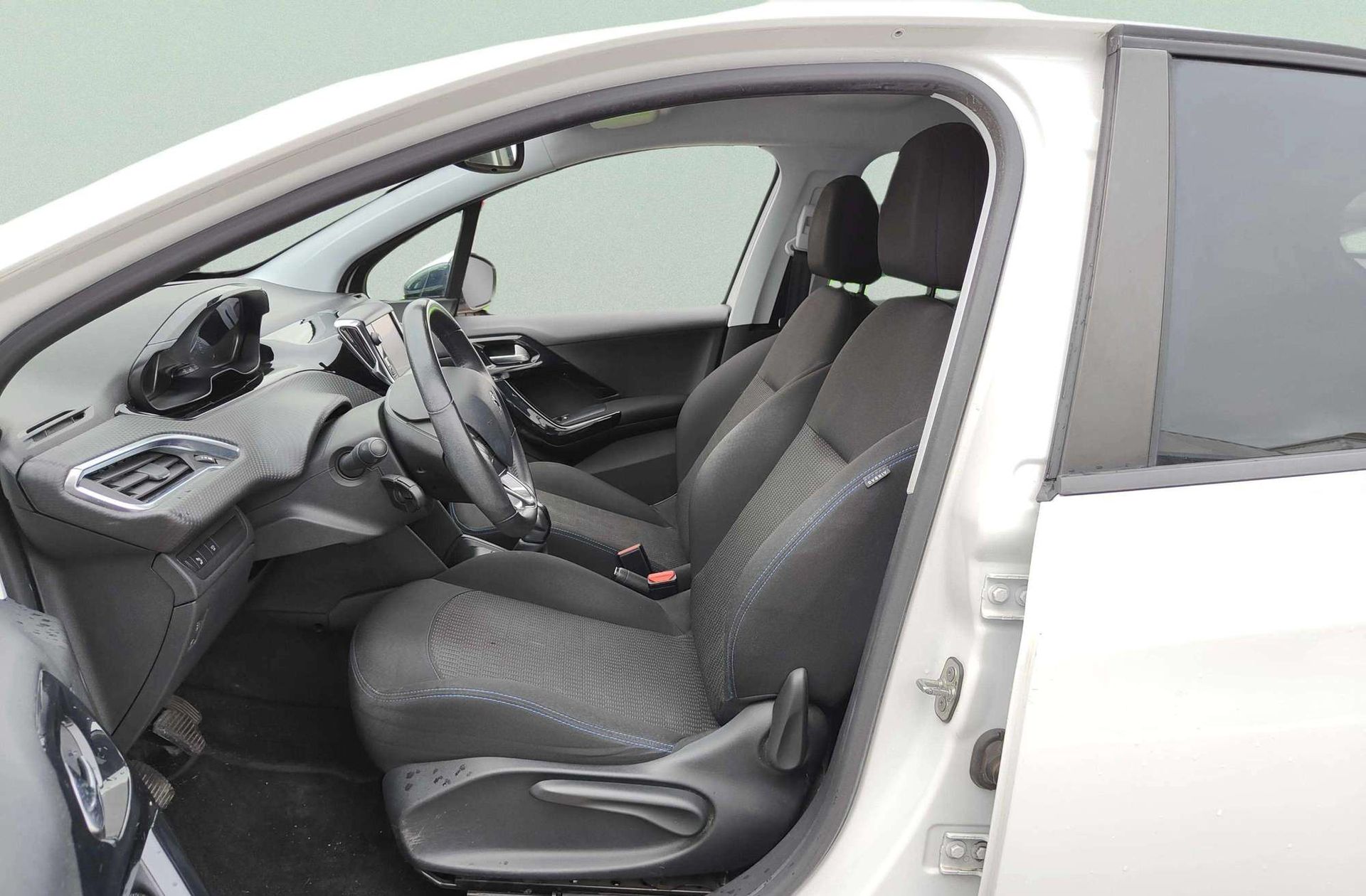 Peugeot 208 PureTech Signature - foto 11