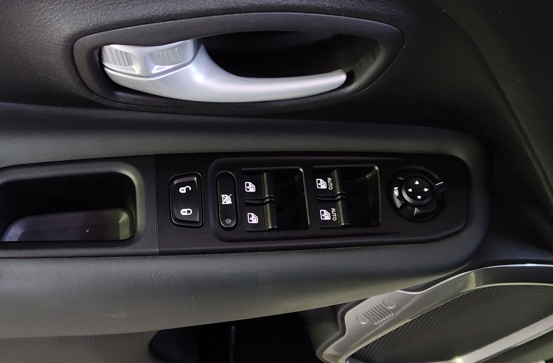 Jeep Renegade eHybrid 1.5 Altitude DCT - foto 34