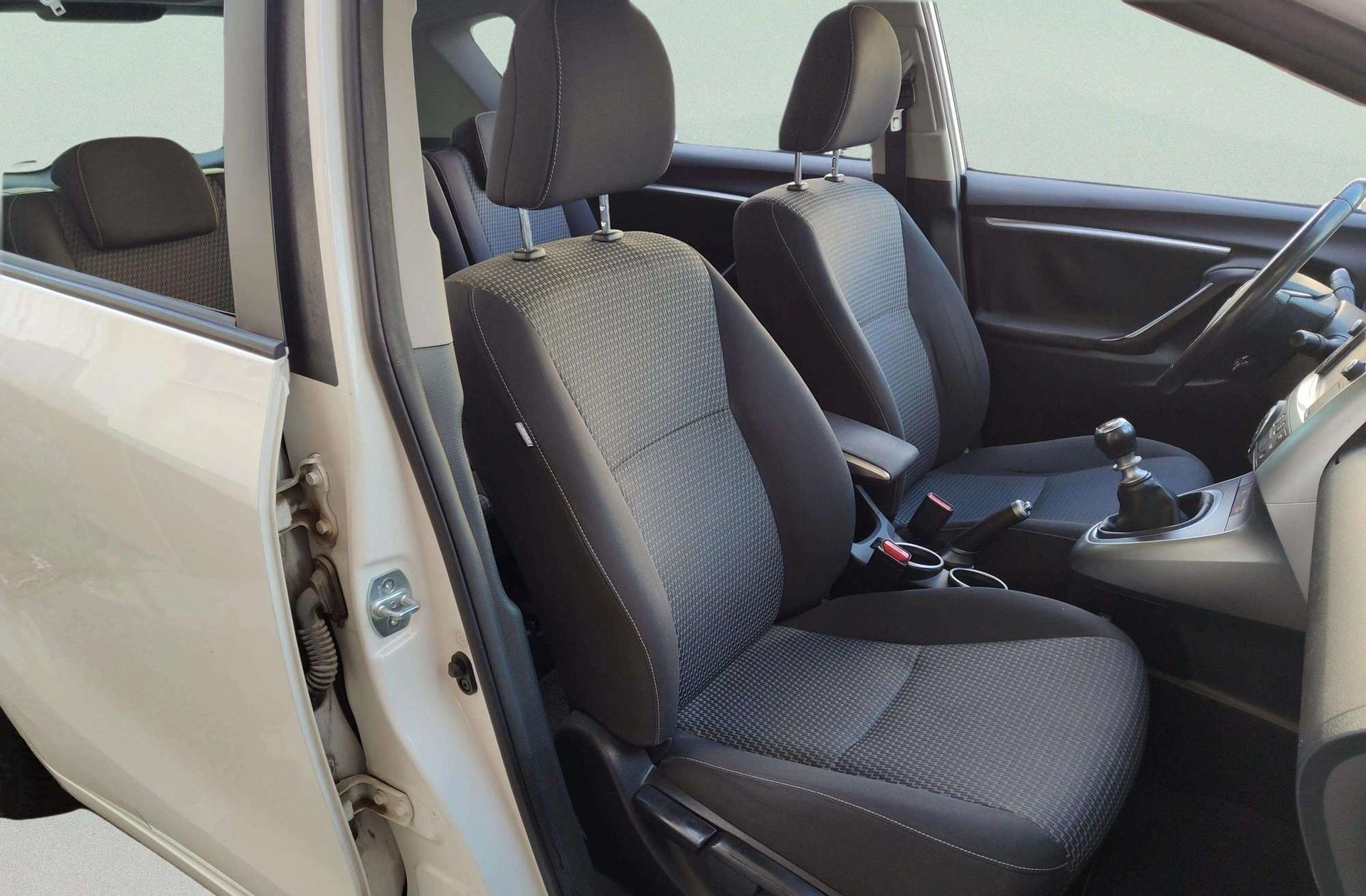 Toyota Verso 115D Advance - foto 17