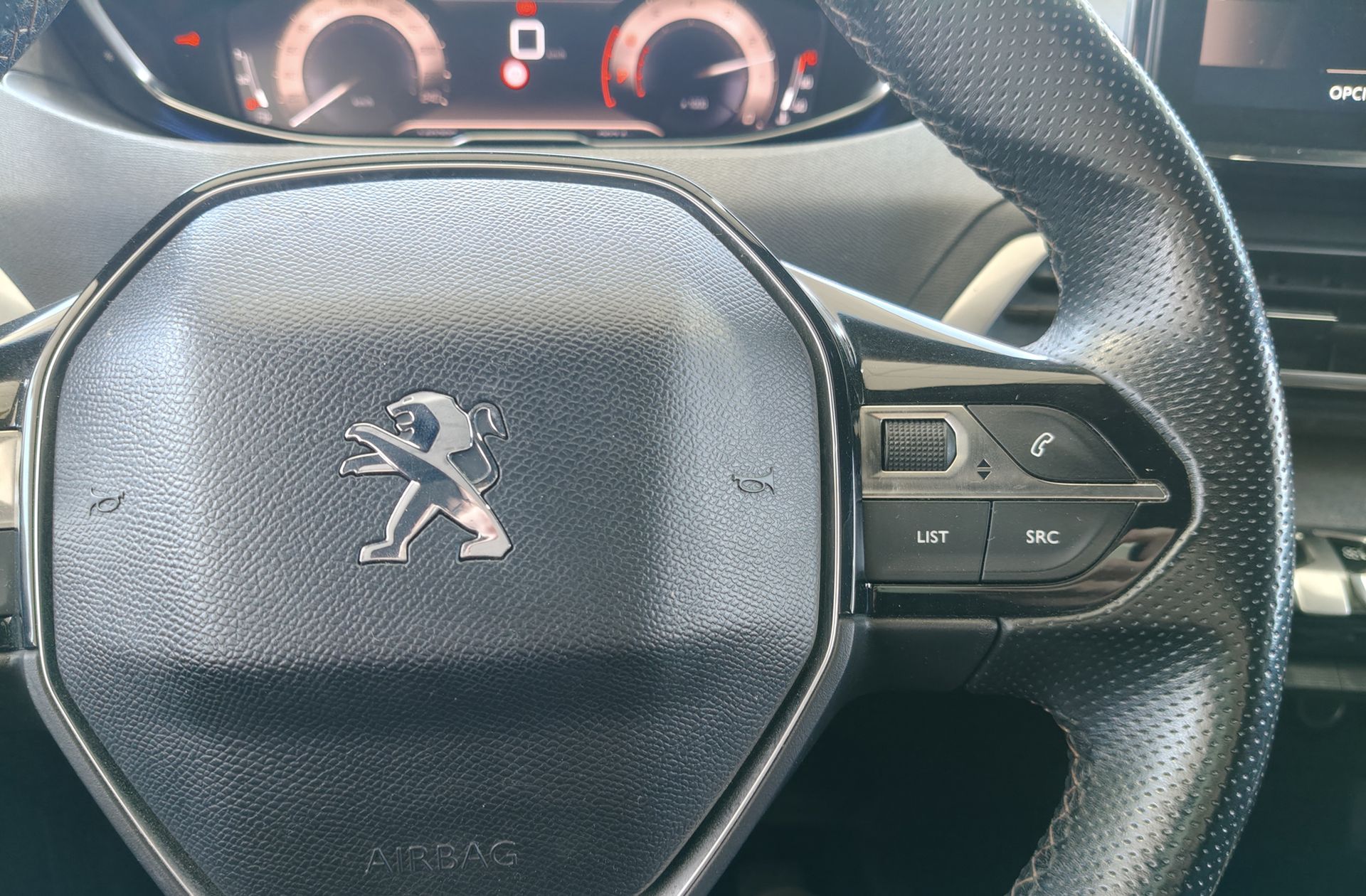 Peugeot 3008 PureTech 130 GT - foto 28