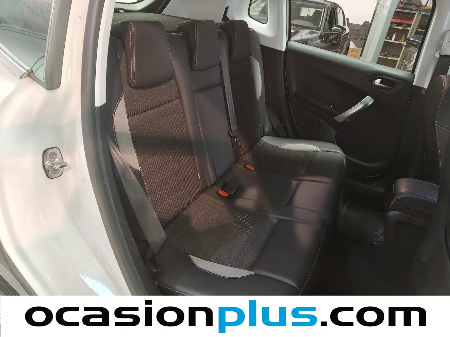 Foto Peugeot 2008 Peugeot 2008 BlueHDi 120 Allure Auto (120 CV)