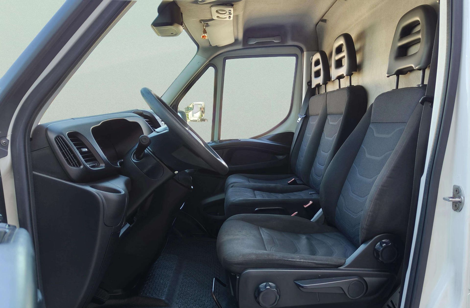 Iveco Daily Furgon 35 S 12 V 3520L/H2 - foto 8