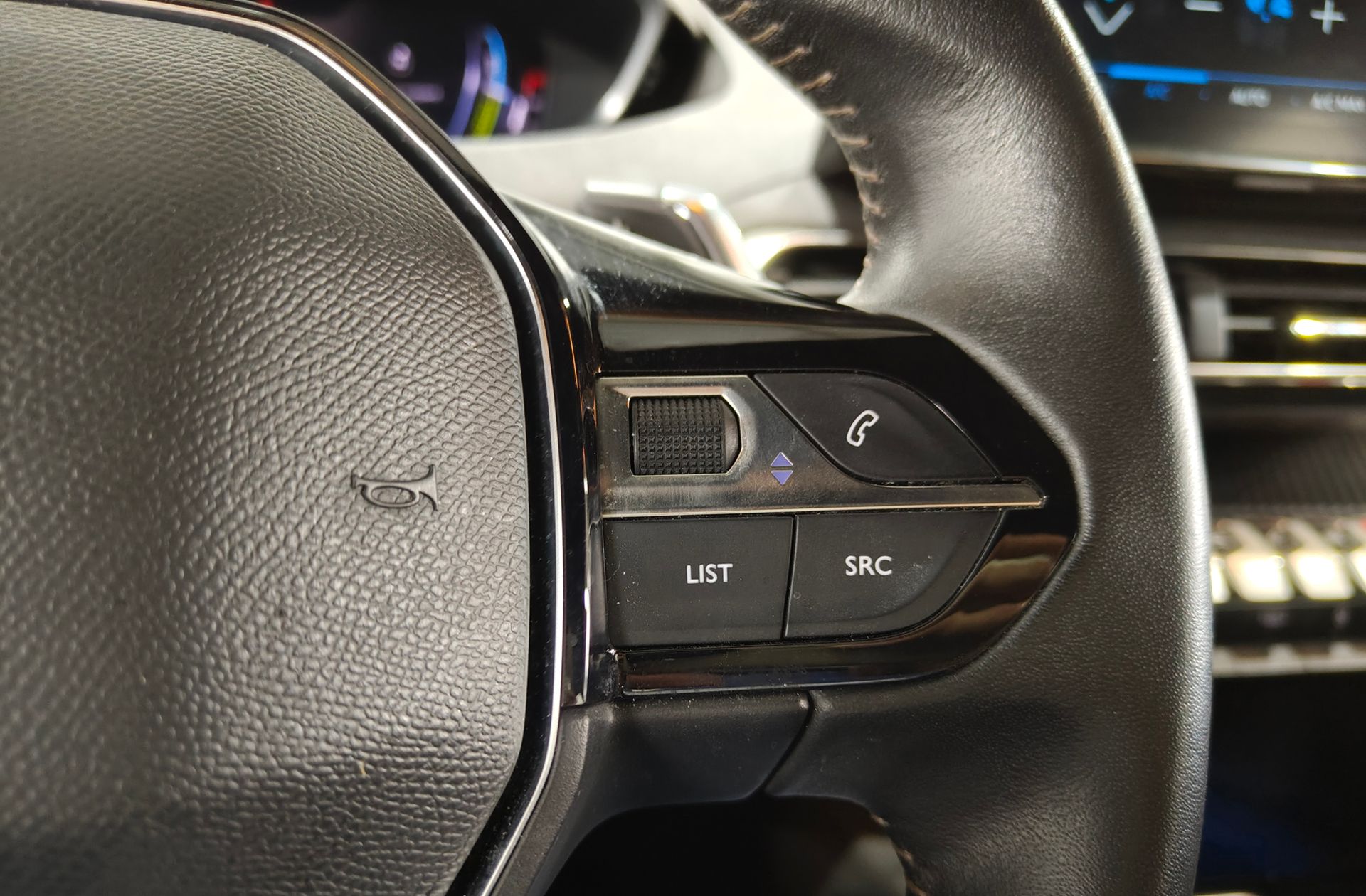 Peugeot 5008 1.2 Allure Pack eDCS6 7 plazas - foto 30