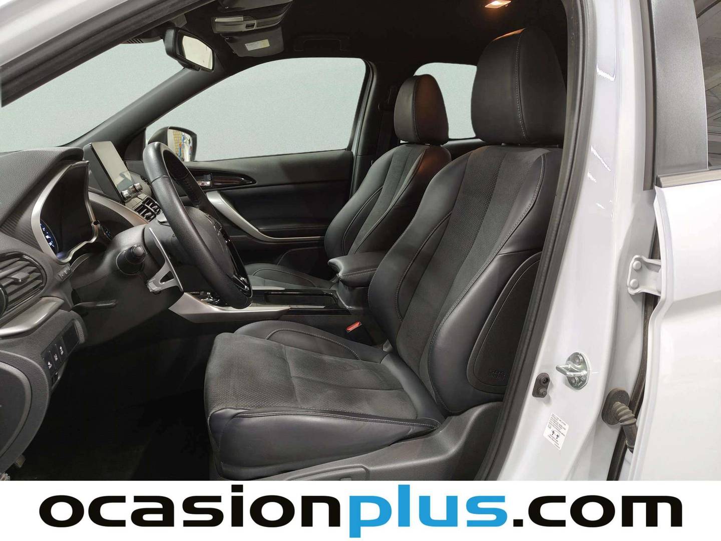 Foto asientos delanteros Mitsubishi Eclipse Cross Mitsubishi Eclipse Cross 2.4 PHEV Kaiteki 4WD Auto (188 CV)