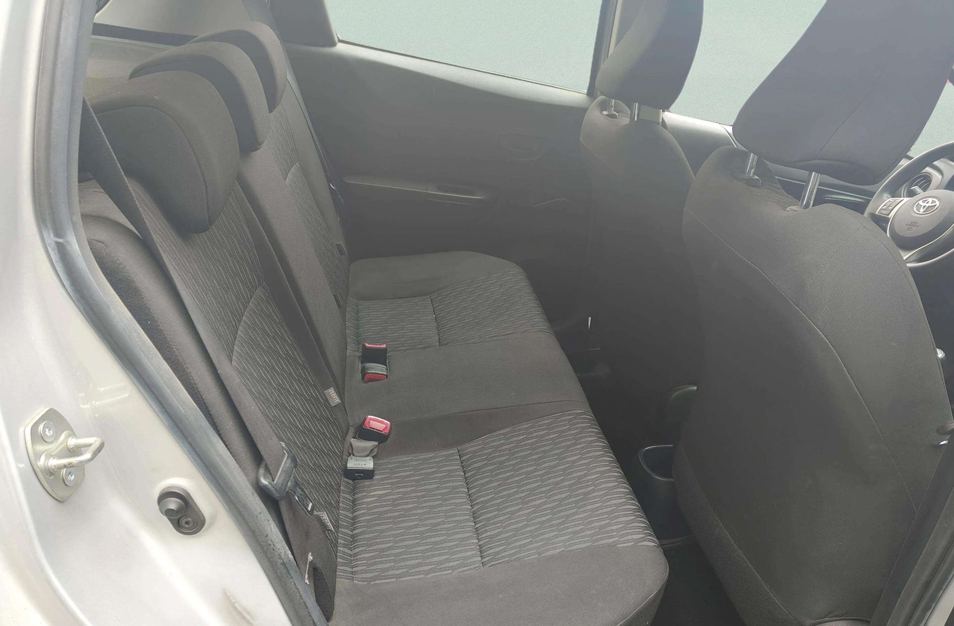 Toyota Yaris 70 Active - foto 12