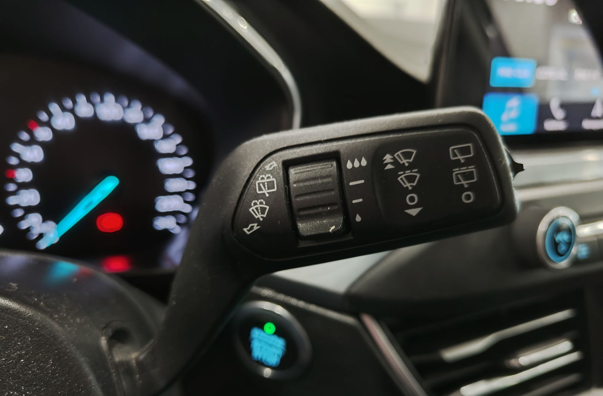Ford Focus 1.0 EcoBoost Active - foto 27