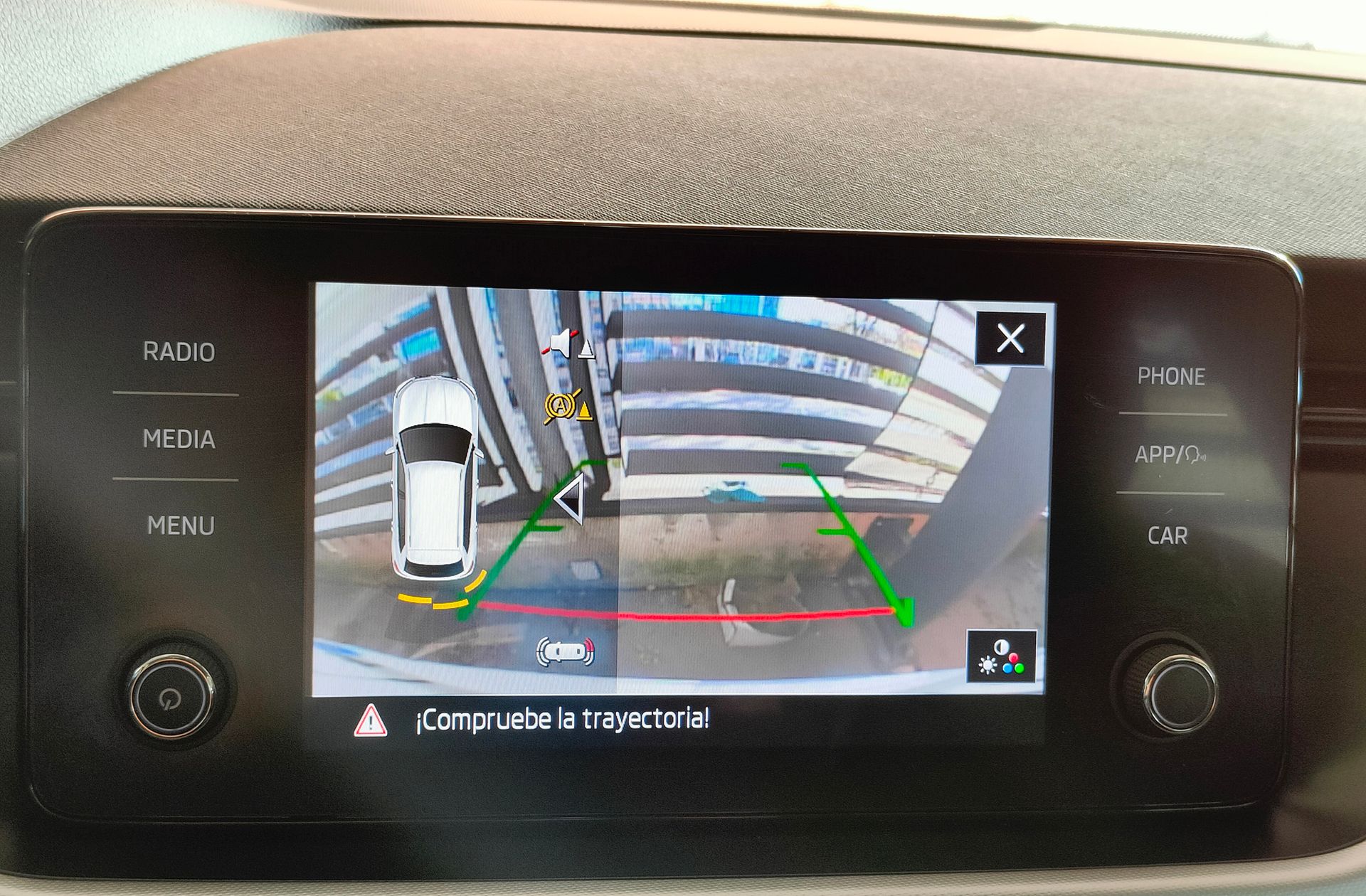 Škoda Kamiq 1.0 TSI Ambition DSG - foto 8
