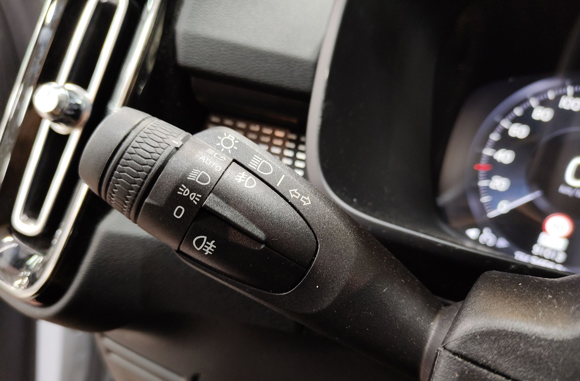 Volvo XC40 T2 R-Design - foto 32