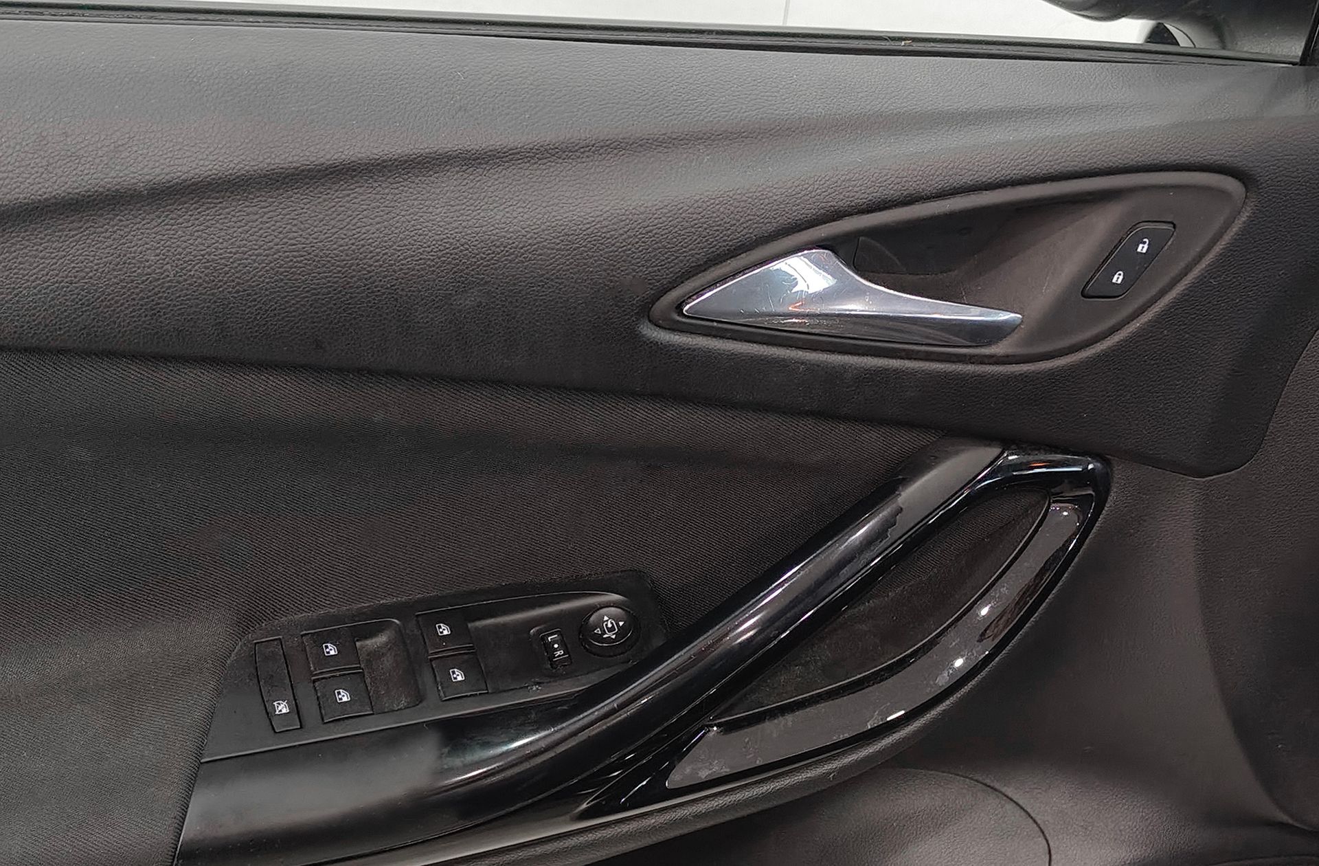 Opel Astra 1.6 CDTi Dynamic - foto 32