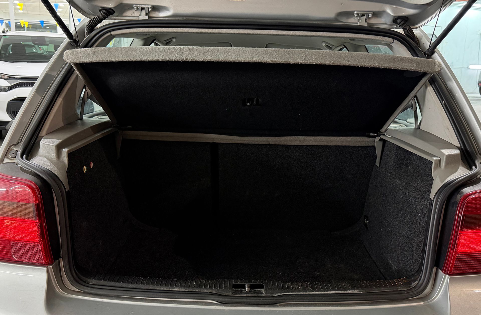Volkswagen Golf Conceptline 1.6 - foto 14
