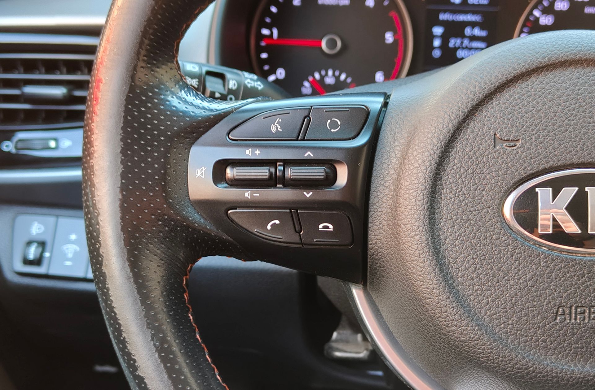 Kia Stonic 1.6 CRDi VGT Eco-Dynamic Tech - foto 25