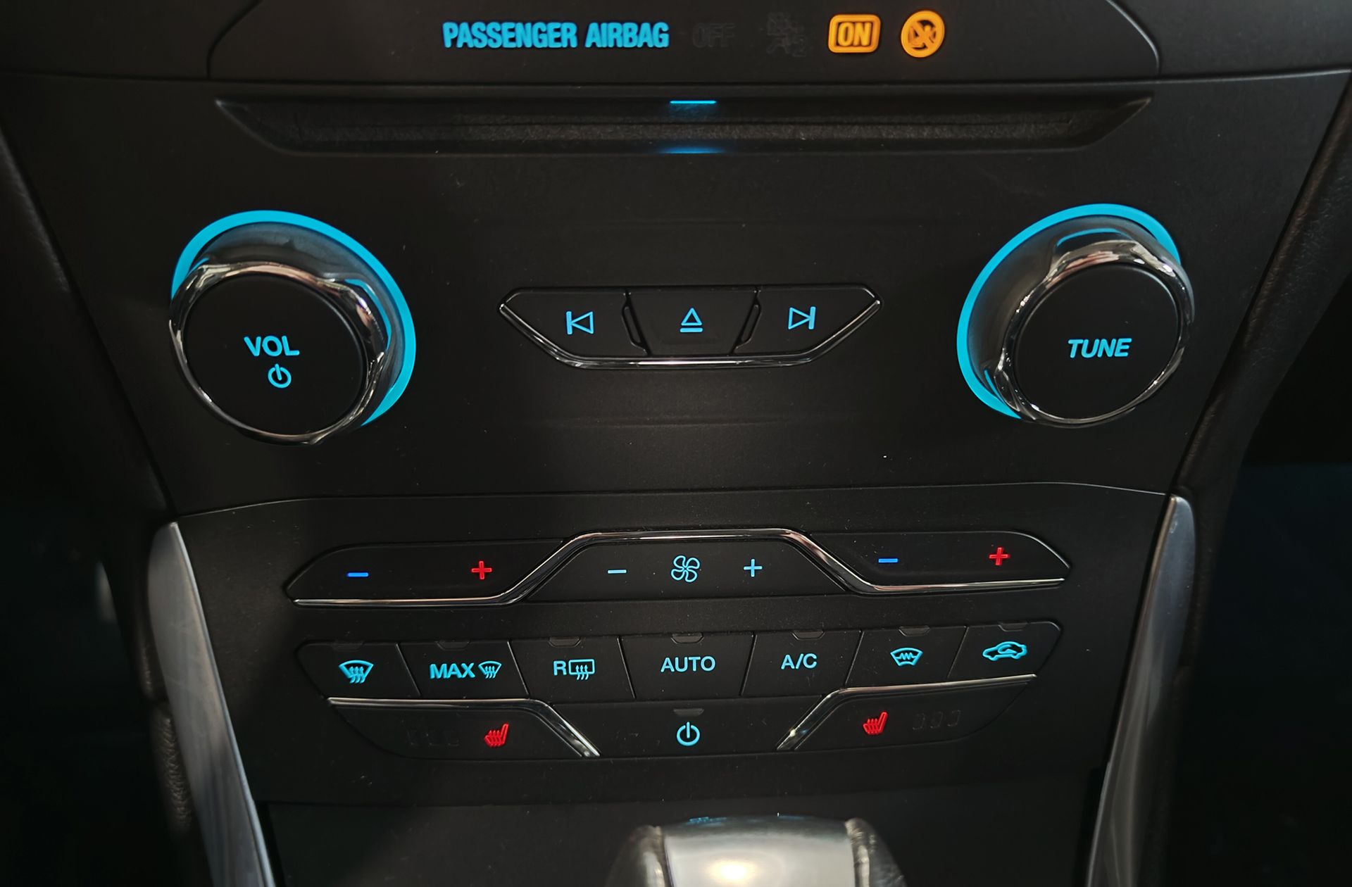 Ford Edge 2.0 TDCi Titanium 4WD PowerShift - foto 32