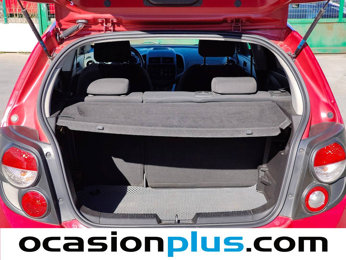 Fotos maletero Chevrolet Aveo Chevrolet Aveo 1.2 LT (86 CV)