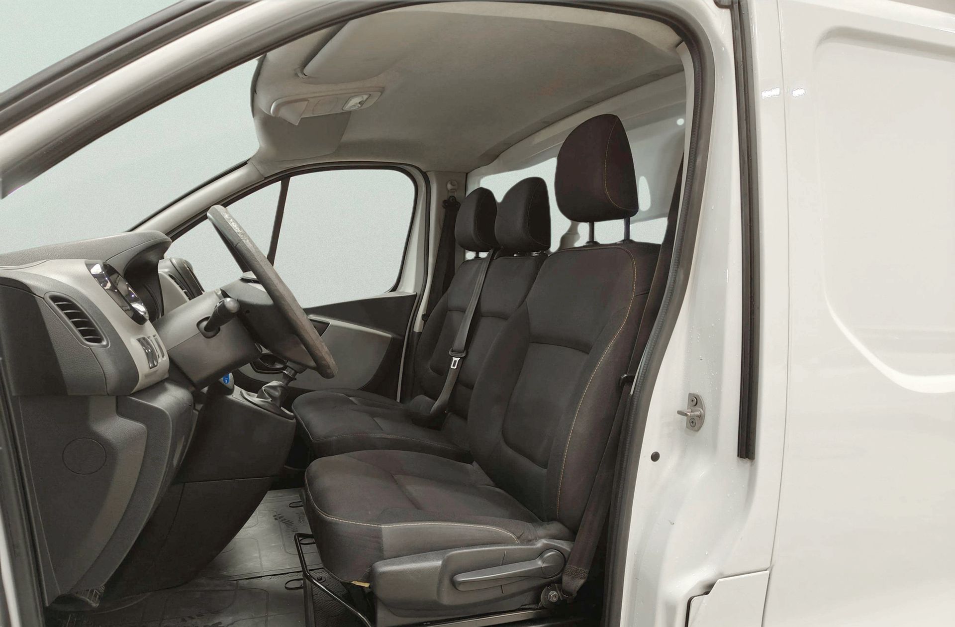 Renault Trafic Furgon Furgon 27 L1H1 dCi - foto 8