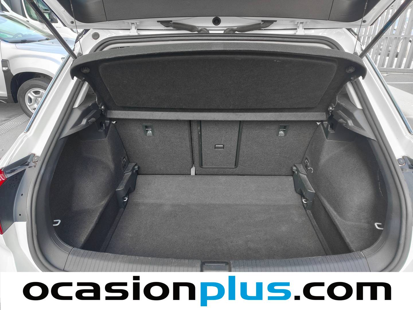 Foto Volkswagen T-Roc Volkswagen T-Roc Advance Style 1.6 TDI (115 CV) siete plazas