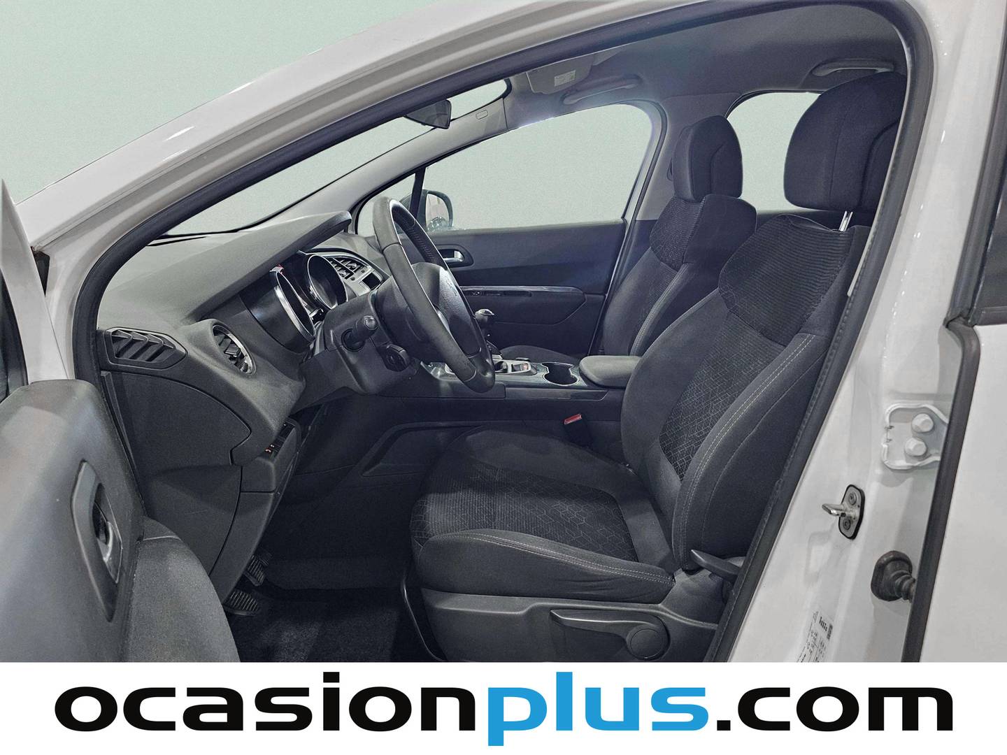 Foto asientos delanteros Peugeot 3008 Peugeot 3008 1.6 HDI Active FAP (115 CV)