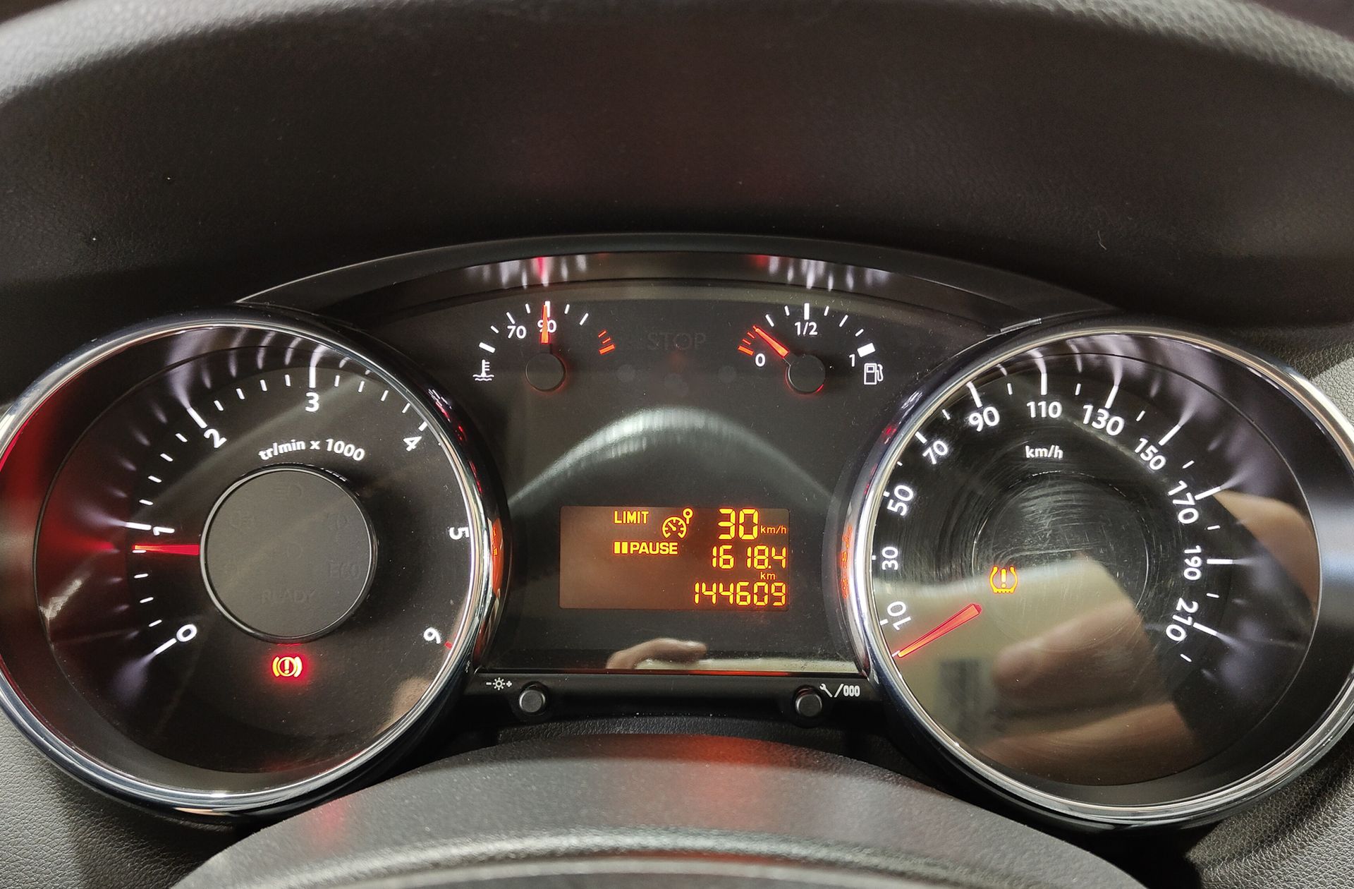 Peugeot 5008 1.6 BlueHDi Style FAP 7 plazas - foto 23