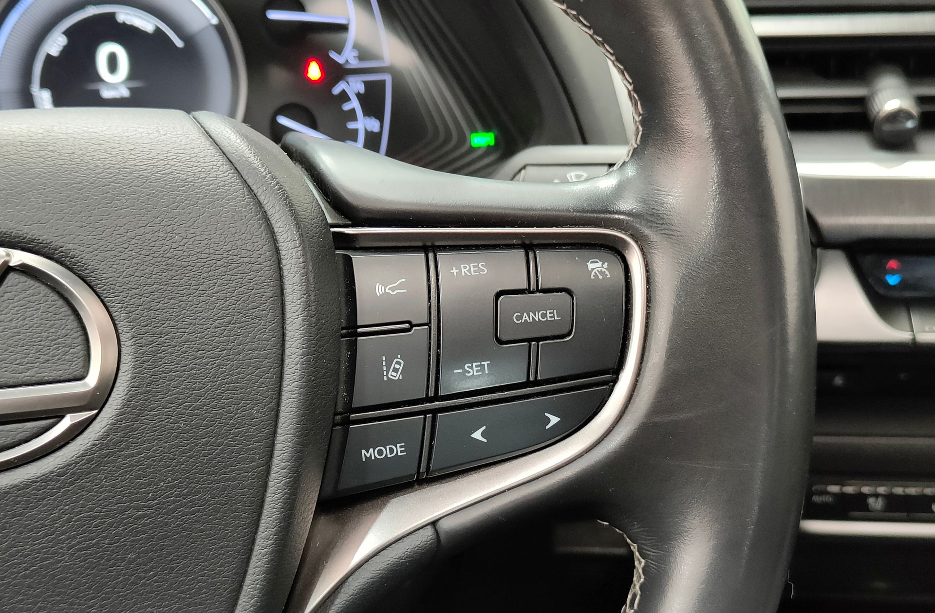 Lexus UX 250h Luxury - foto 31