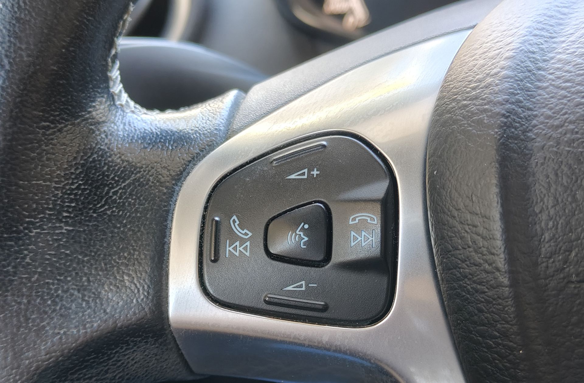 Ford Fiesta 1.0 EcoBoost Titanium - foto 26