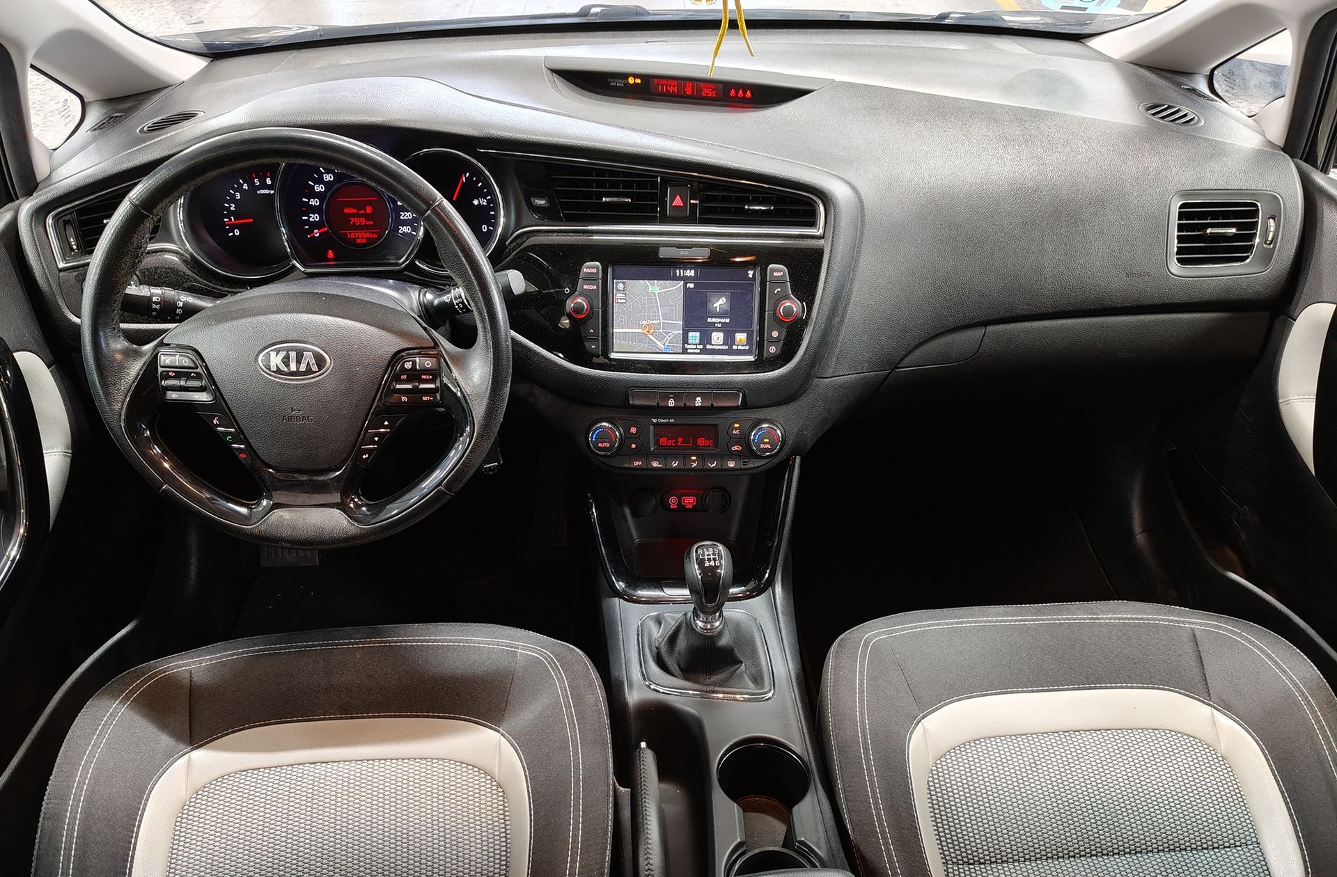 Kia Ceed 1.6 CRDi VGT x-Tech17 - foto 6