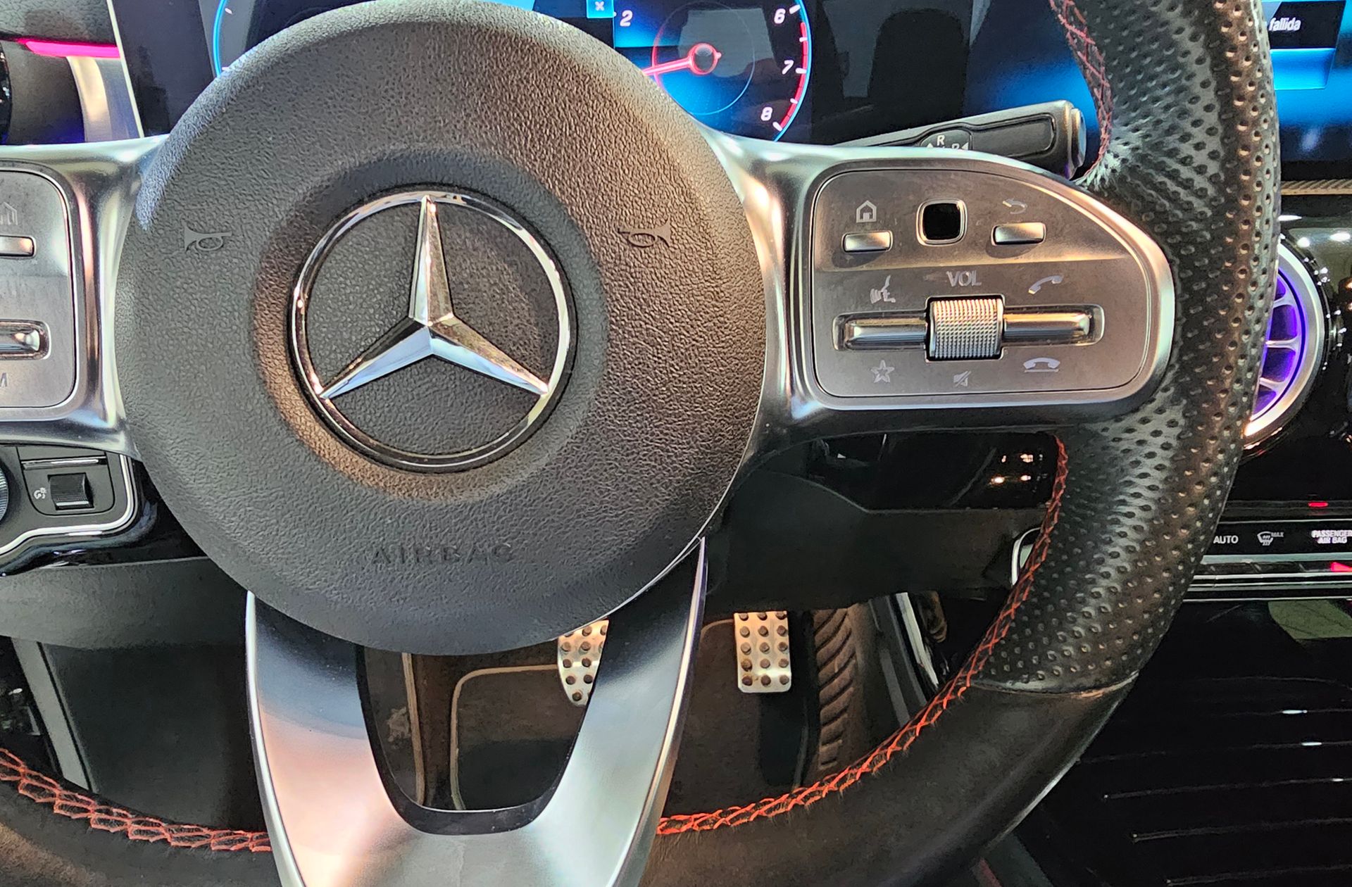 Mercedes-Benz CLA 180 Pack AMG - foto 32
