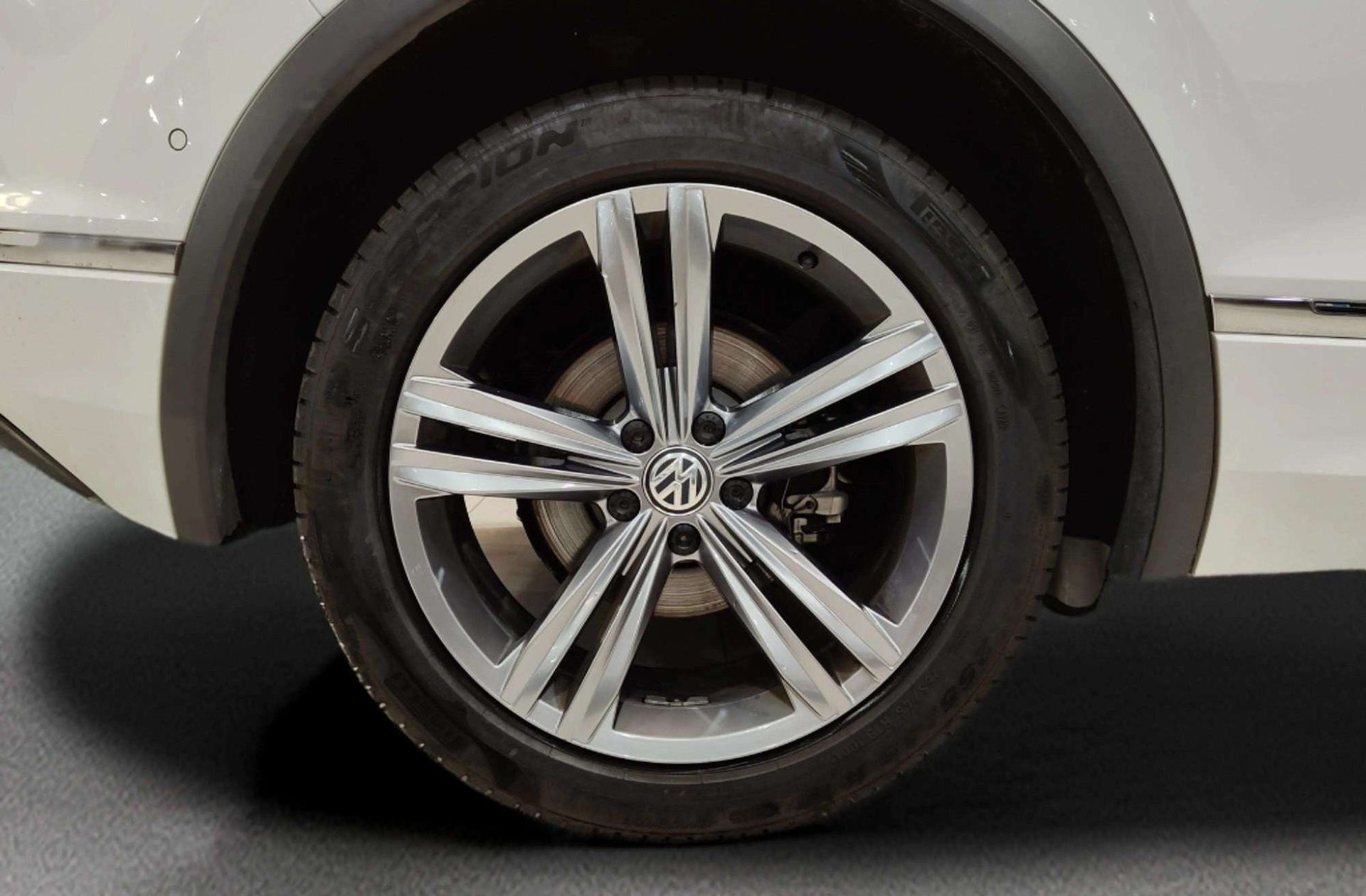 Volkswagen Tiguan Sport 1.4 ACT TSI DSG Paquete R-Line - foto 45
