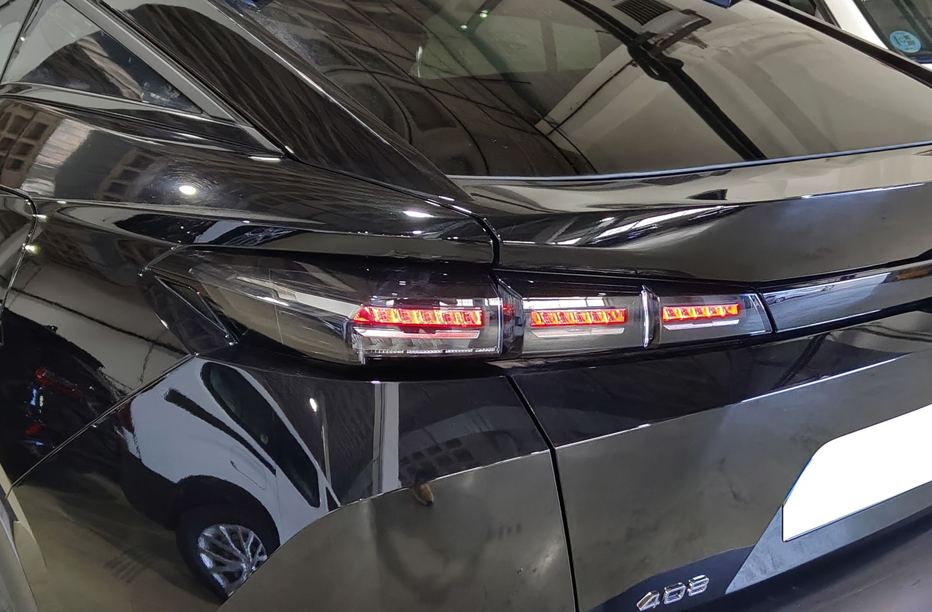 Peugeot 408 Allure PHEV 180 e-EAT8 - foto 17