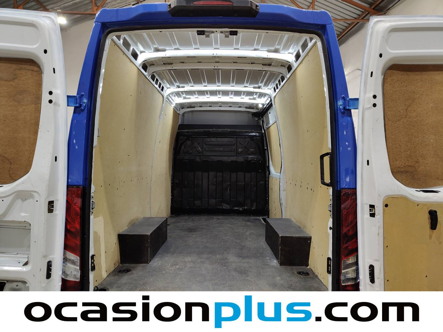 Foto asientos traseros Iveco Daily Iveco Daily 2.3 TD 35S 16 V 3520L/H2 (156 CV)