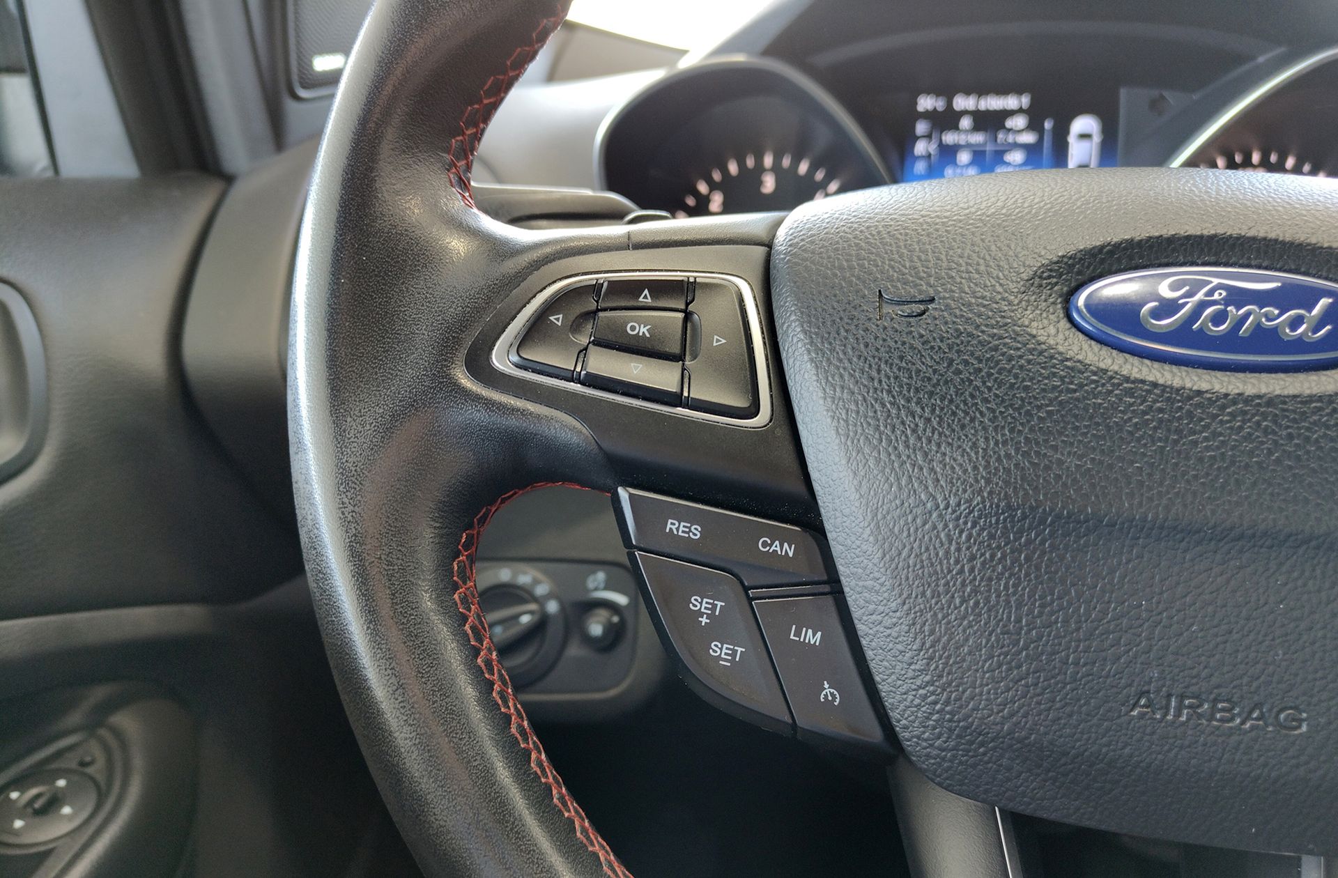 Ford Kuga 2.0 TDCi ST-Line 4x4 Powershift - foto 35